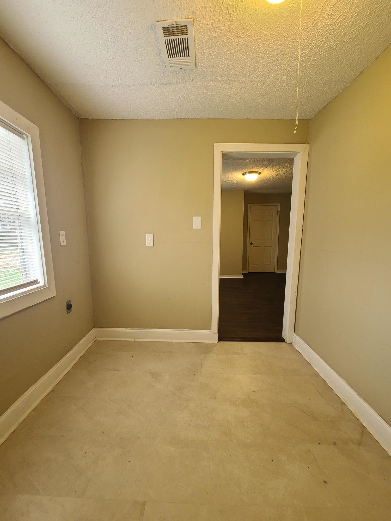 731 Flynn Rd Property Photo 6