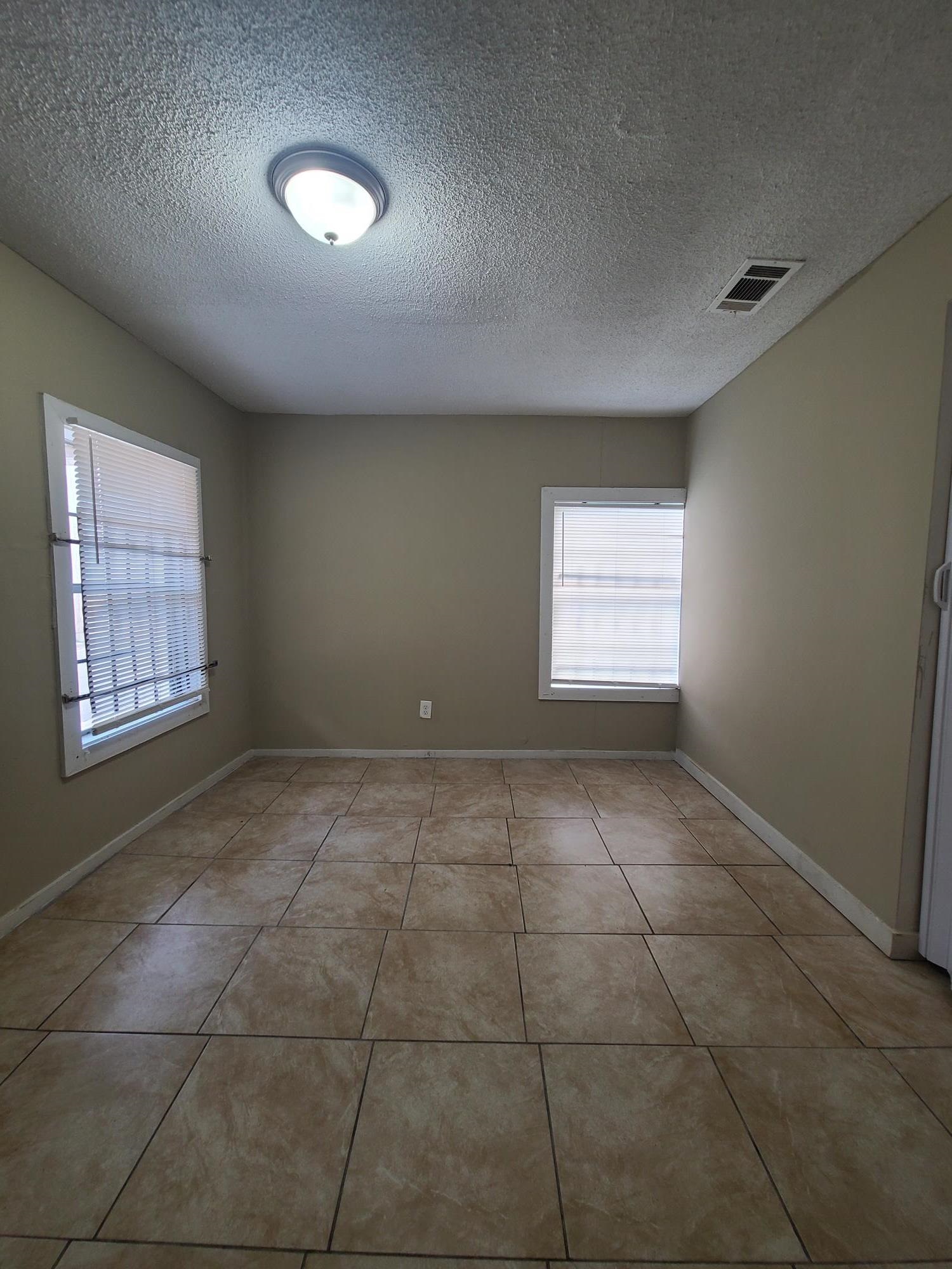 731 Flynn Rd Property Photo 8