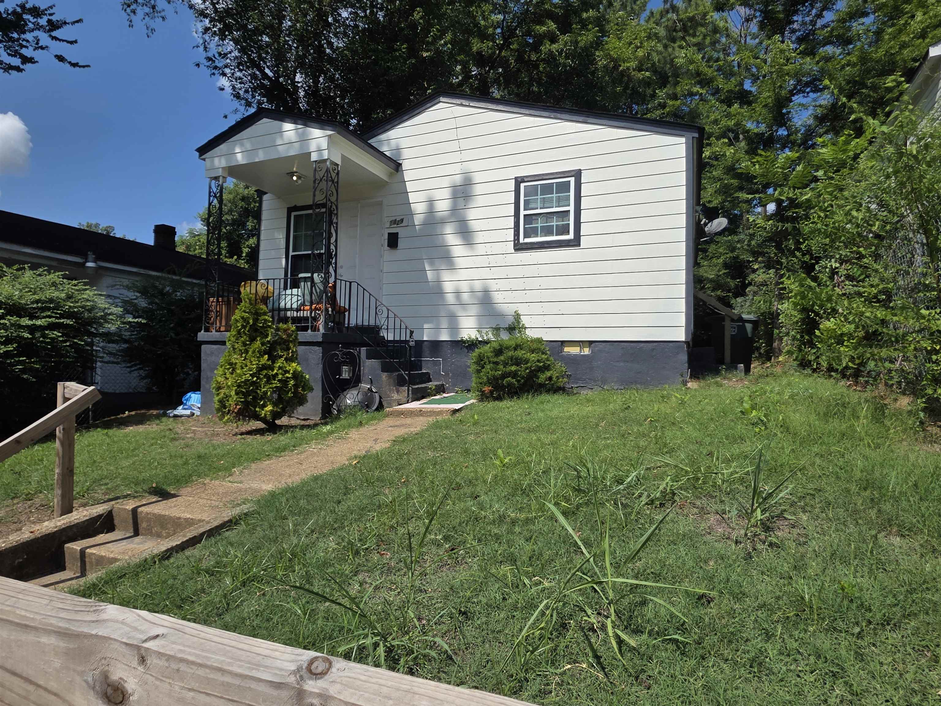 1429 JAMES ST Property Photo 1