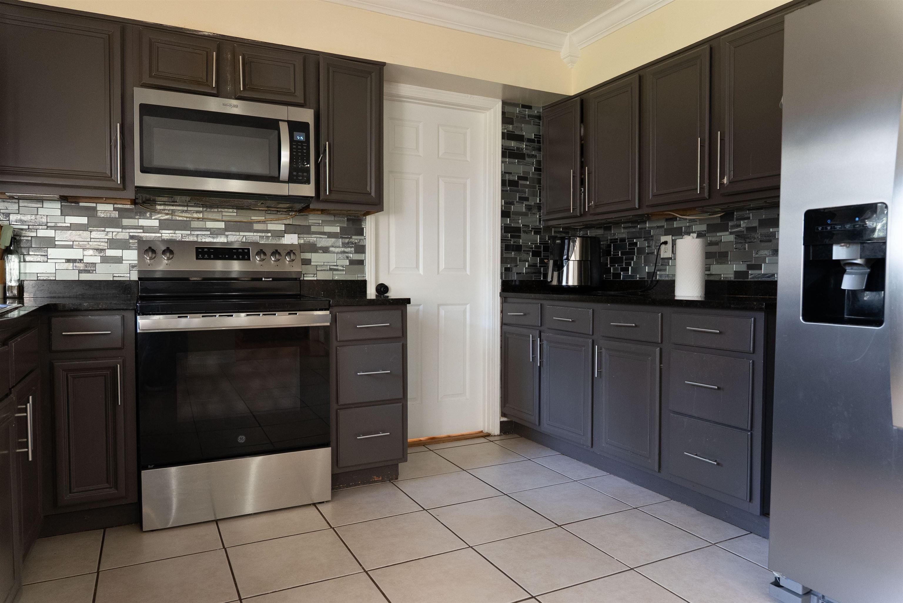 6751 Bainbridge Dr Property Photo 3