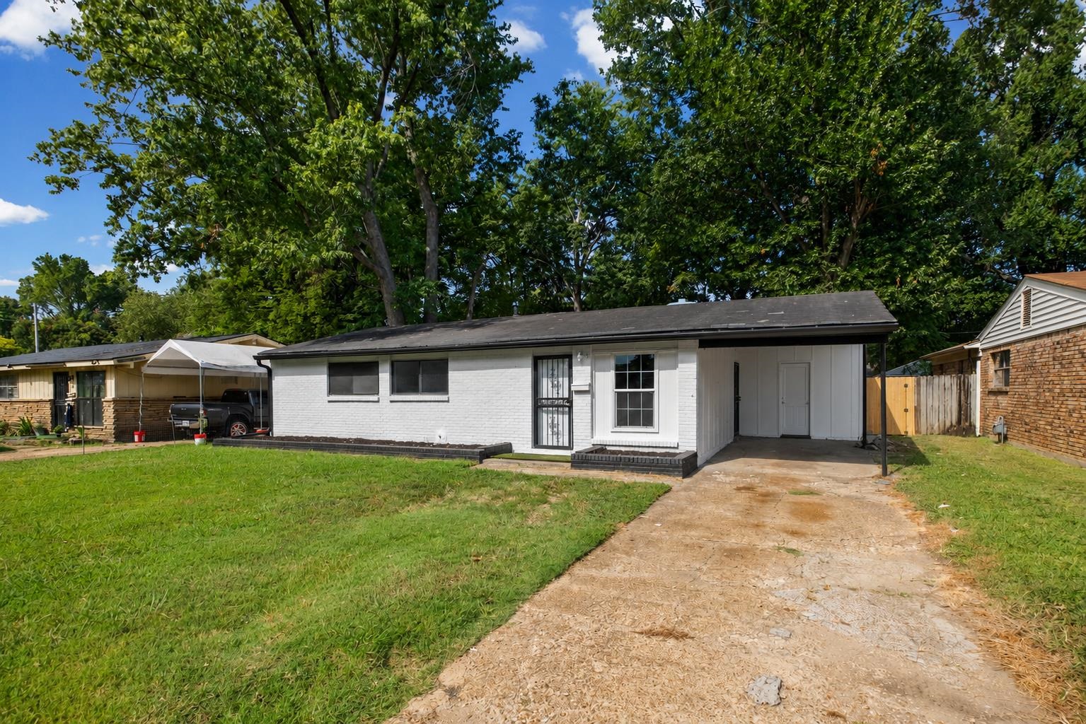 1143 Pallwood Rd Property Photo 2