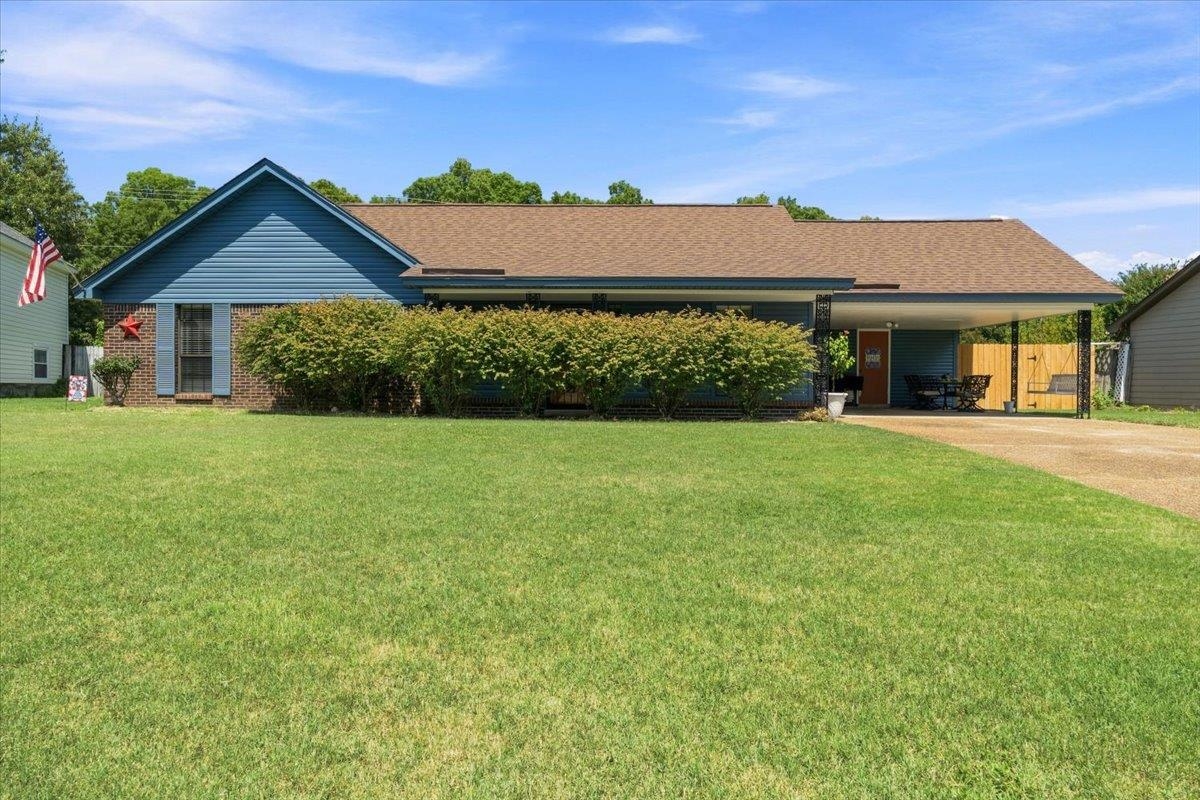 6790 Autumnhill Ln Property Photo 3