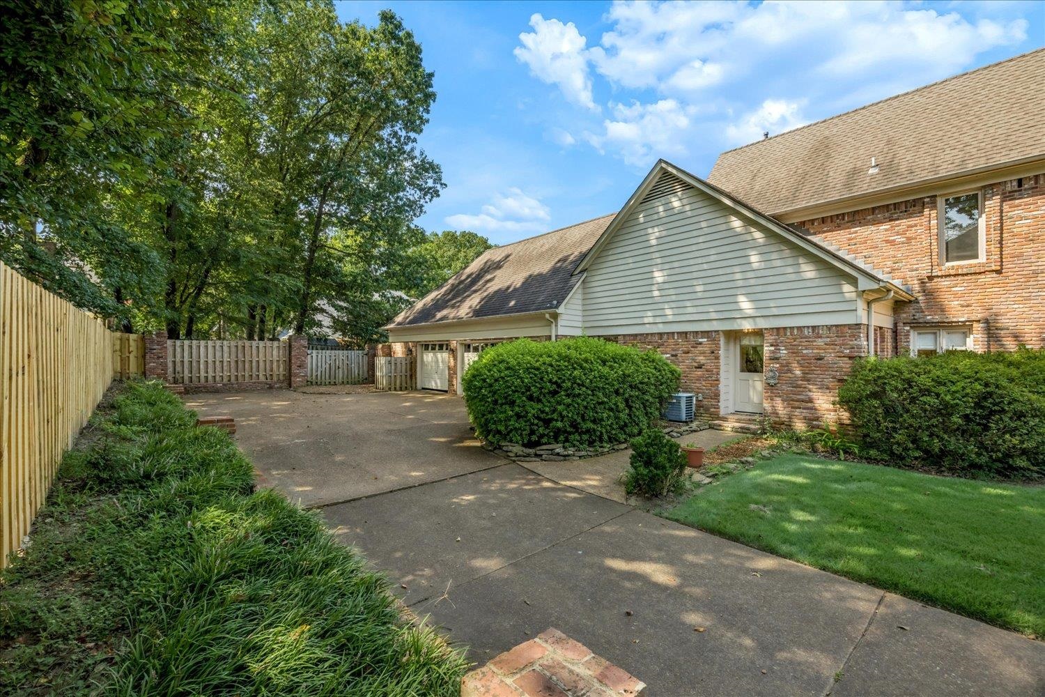 9421 Plantation Way Ln Property Photo 4