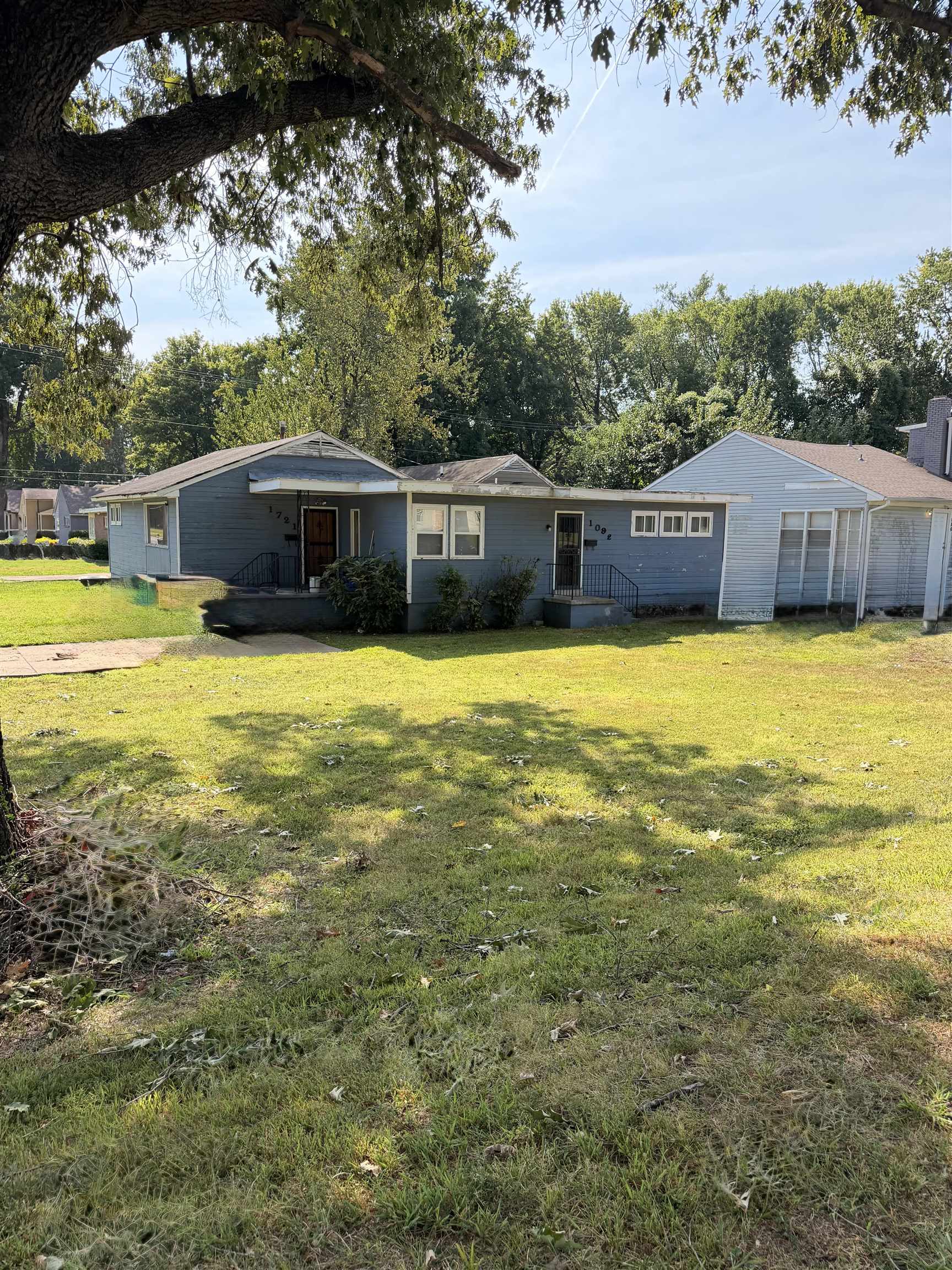 1092 N Evergreen St Property Photo 1