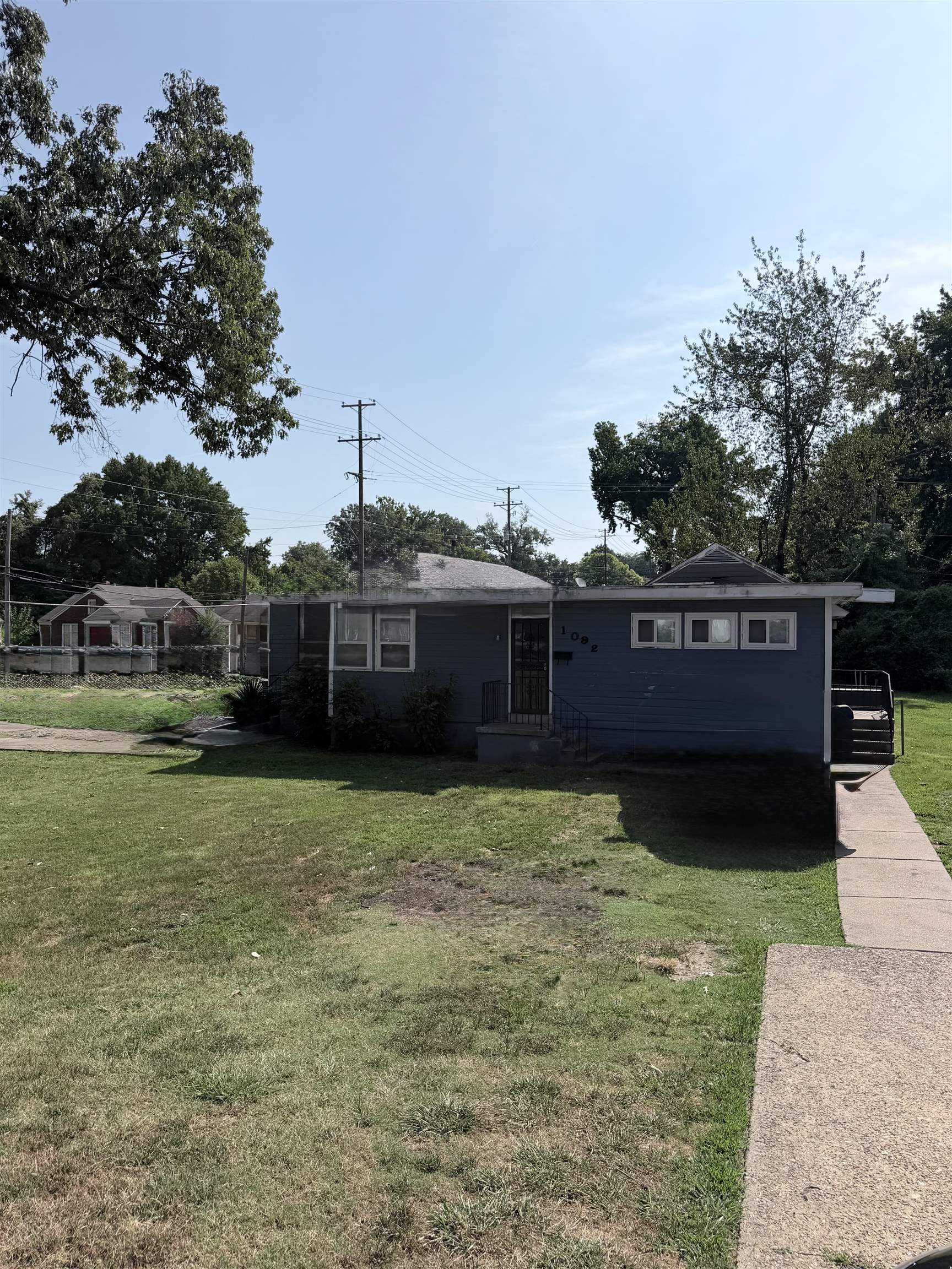 1092 N Evergreen St Property Photo 2