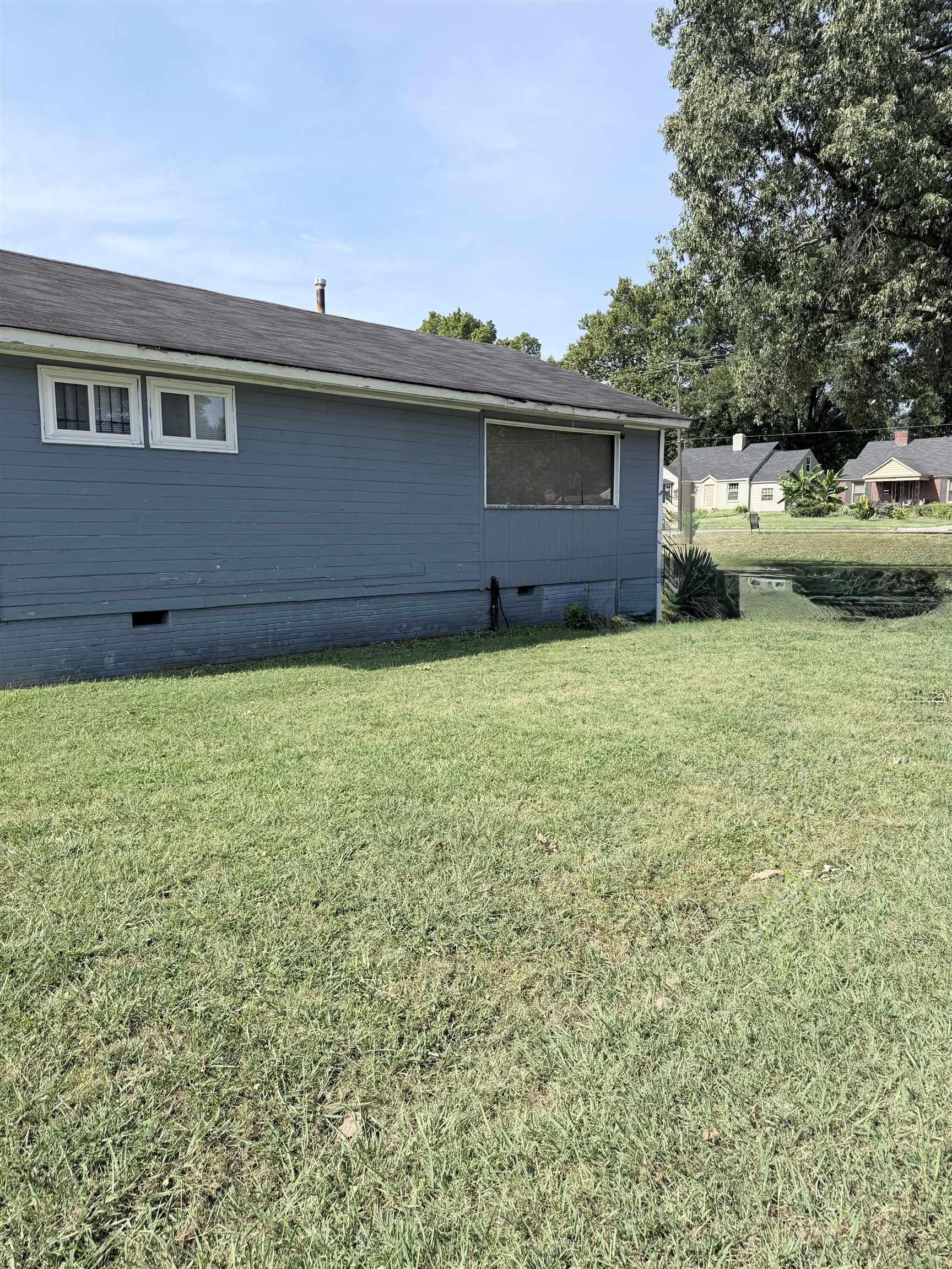 1092 N Evergreen St Property Photo 4