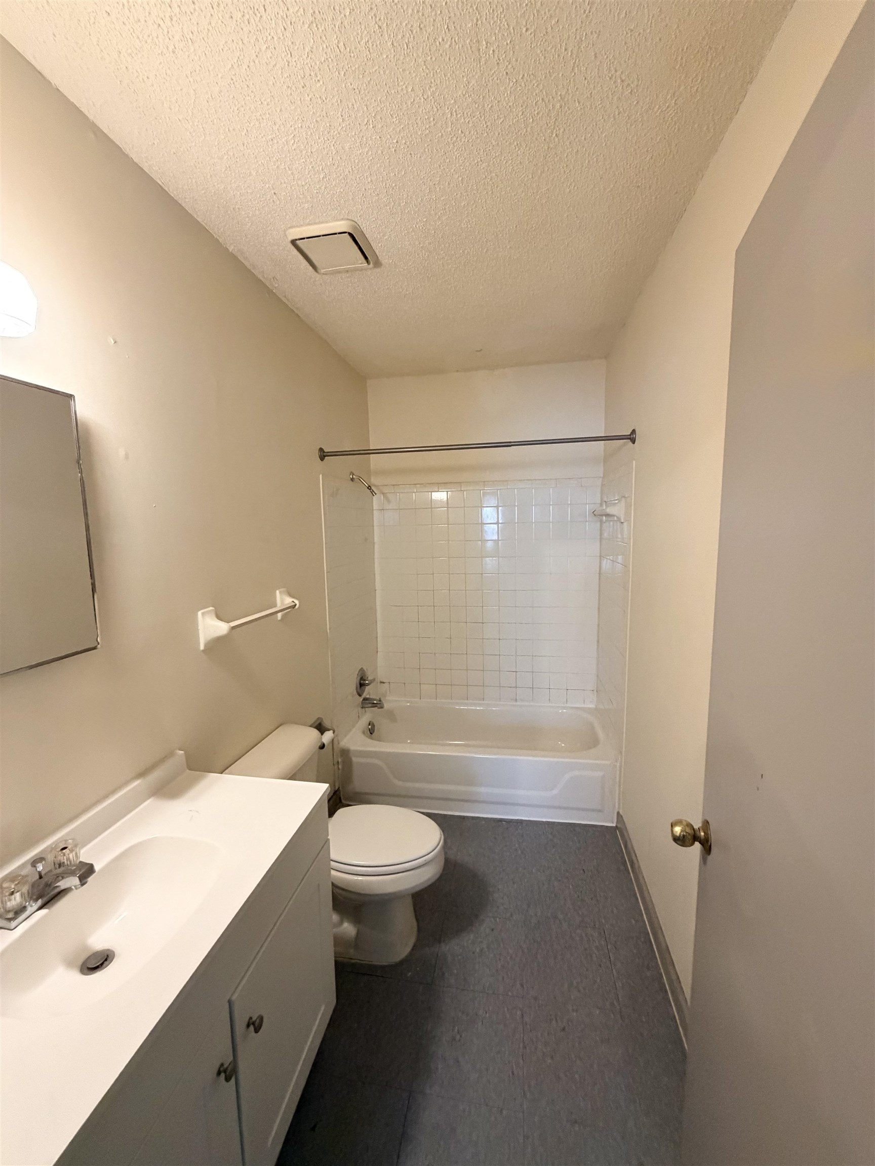 1092 N Evergreen St Property Photo 10