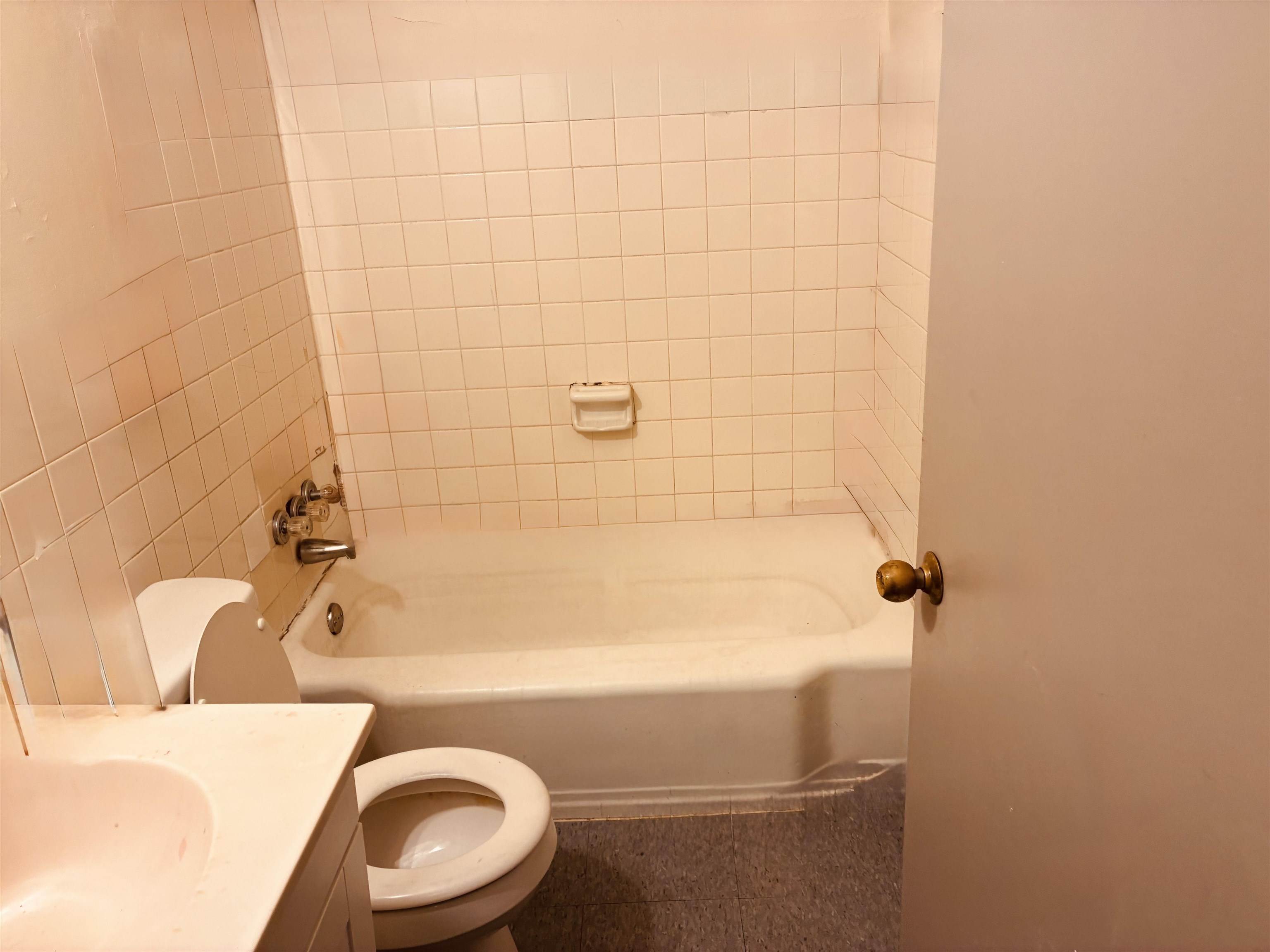 1092 N Evergreen St Property Photo 12