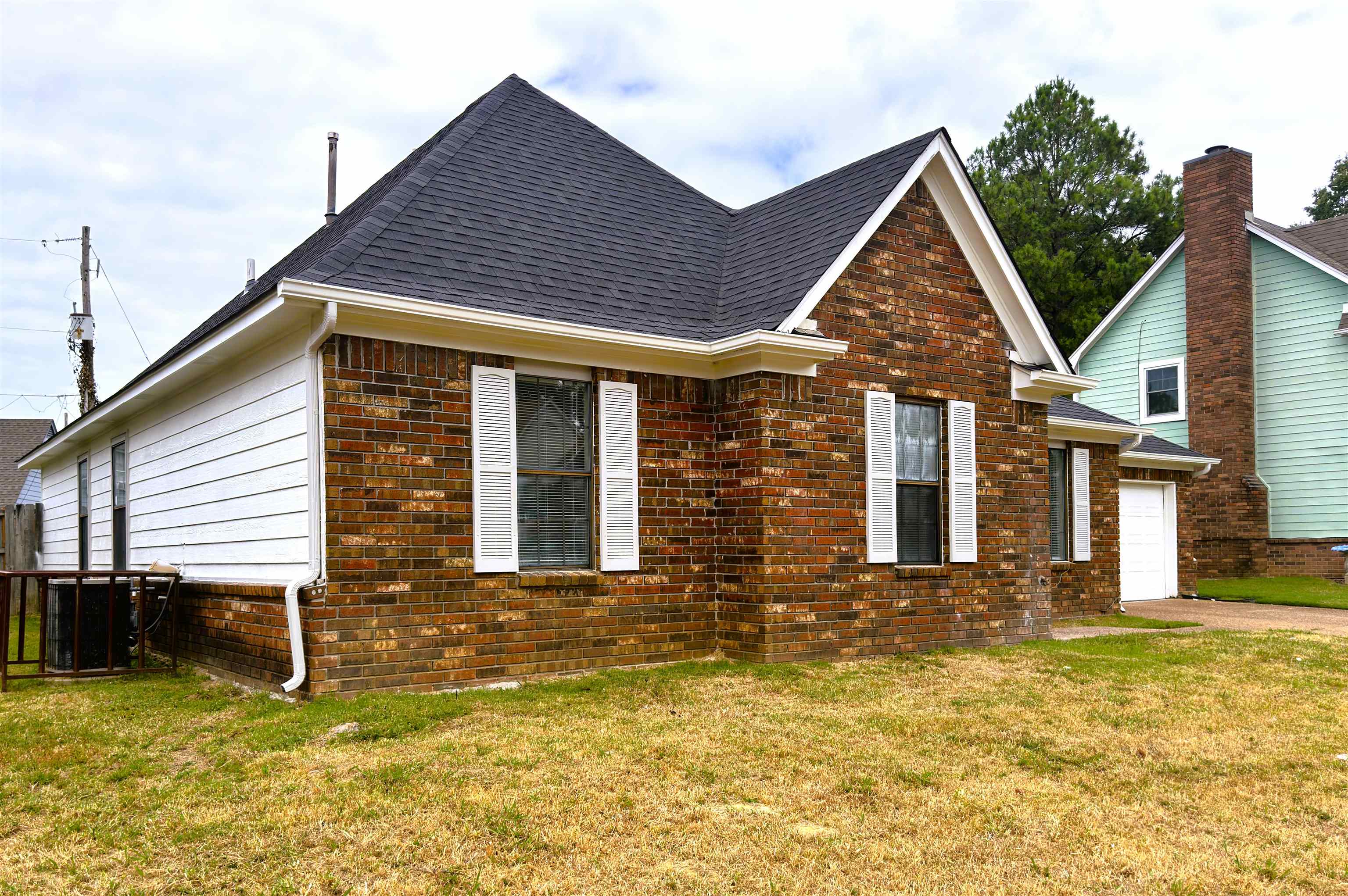 4566 Bassett Hall Dr Property Photo 2