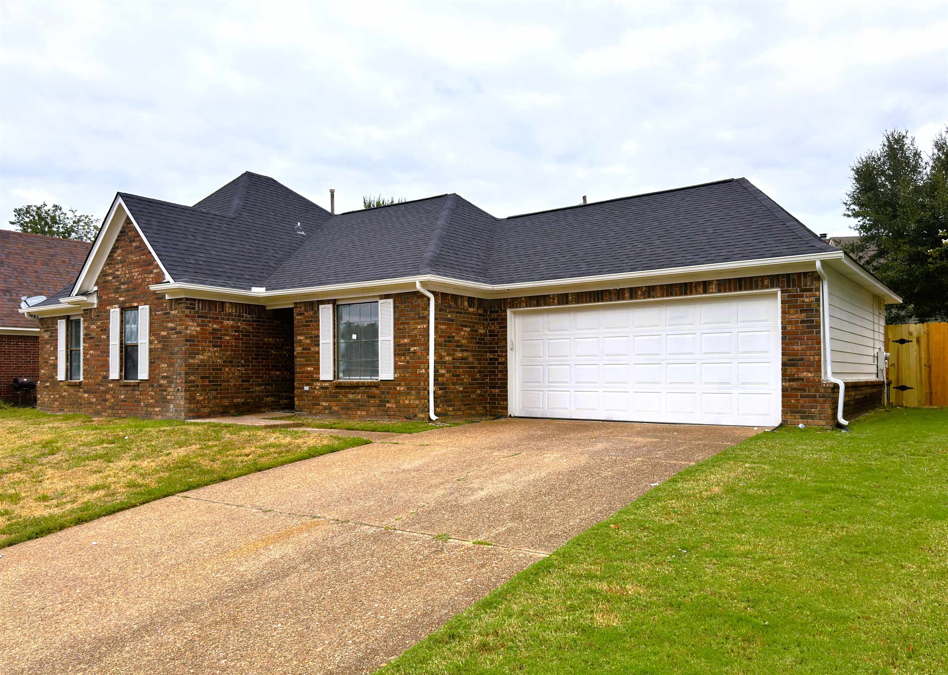 4566 Bassett Hall Dr Property Photo 3