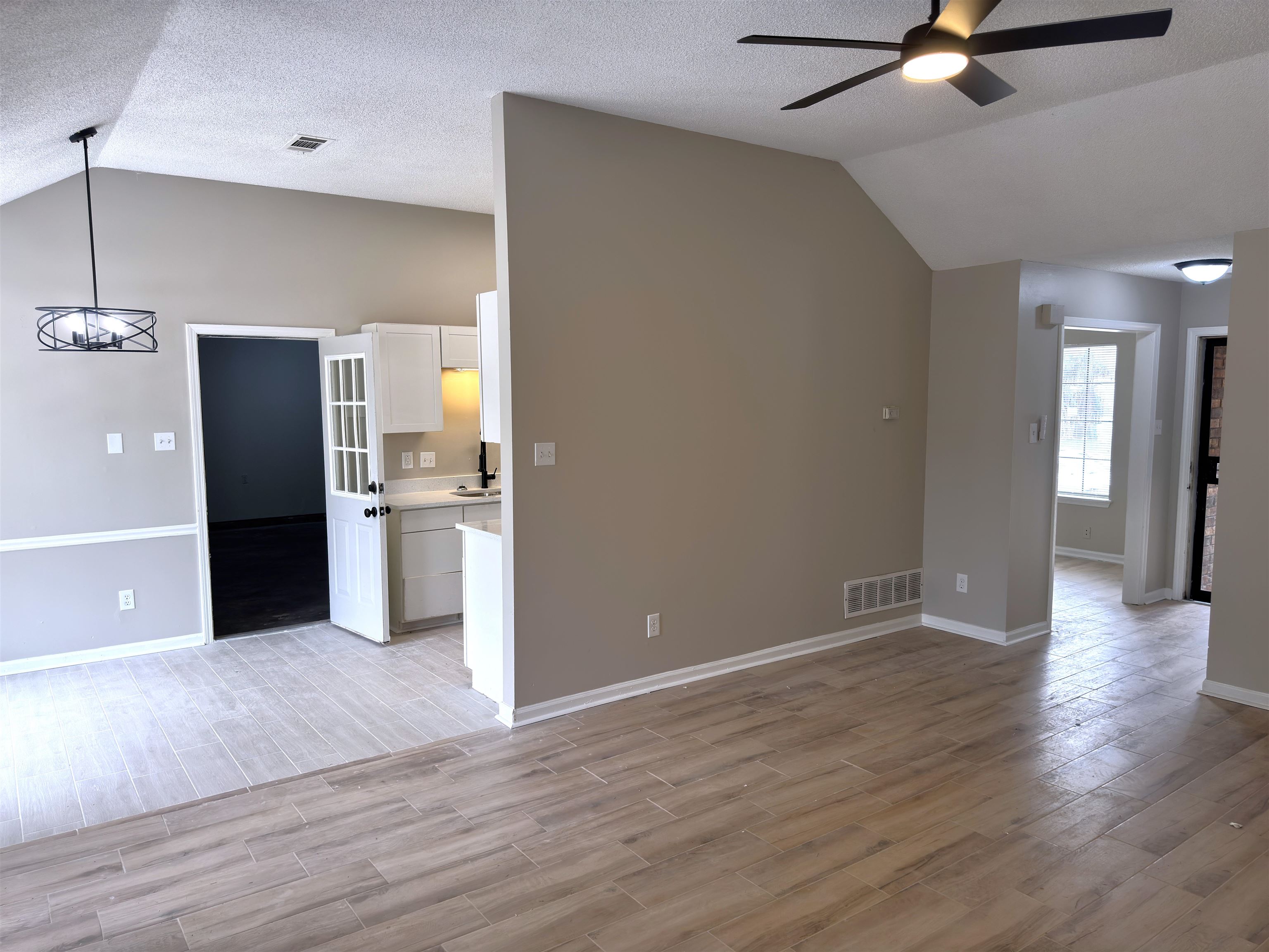 4566 Bassett Hall Dr Property Photo 8