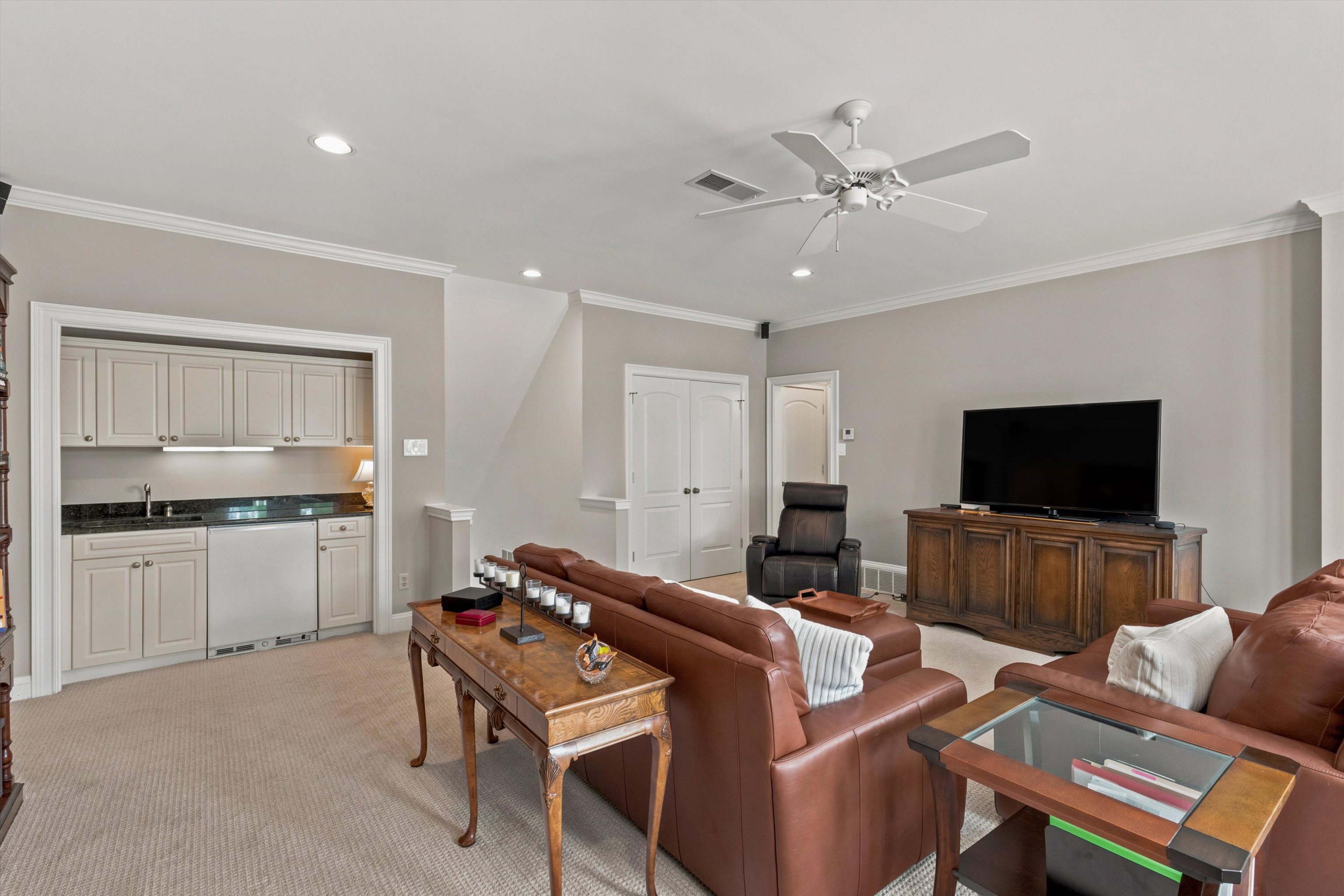 1011 Island Park Dr Property Photo 29