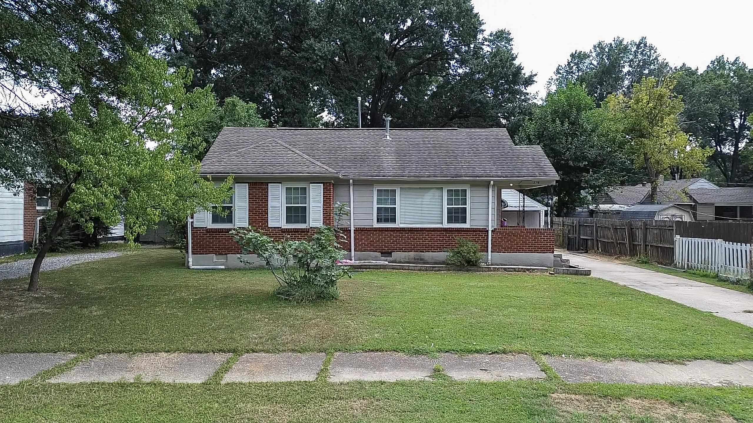 576 Stanley Dr Property Photo 1