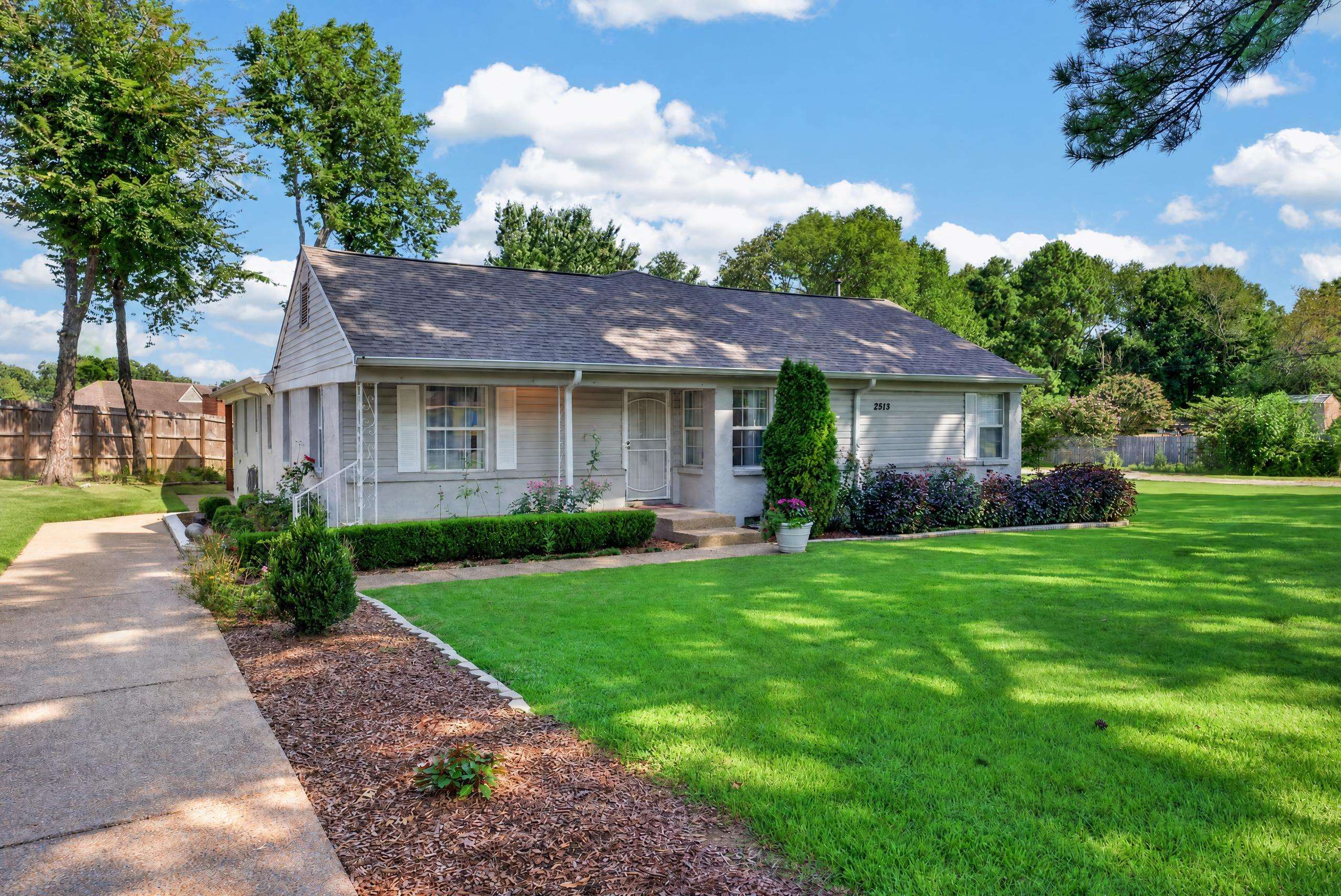 2513 Berryhill Rd Property Photo 1