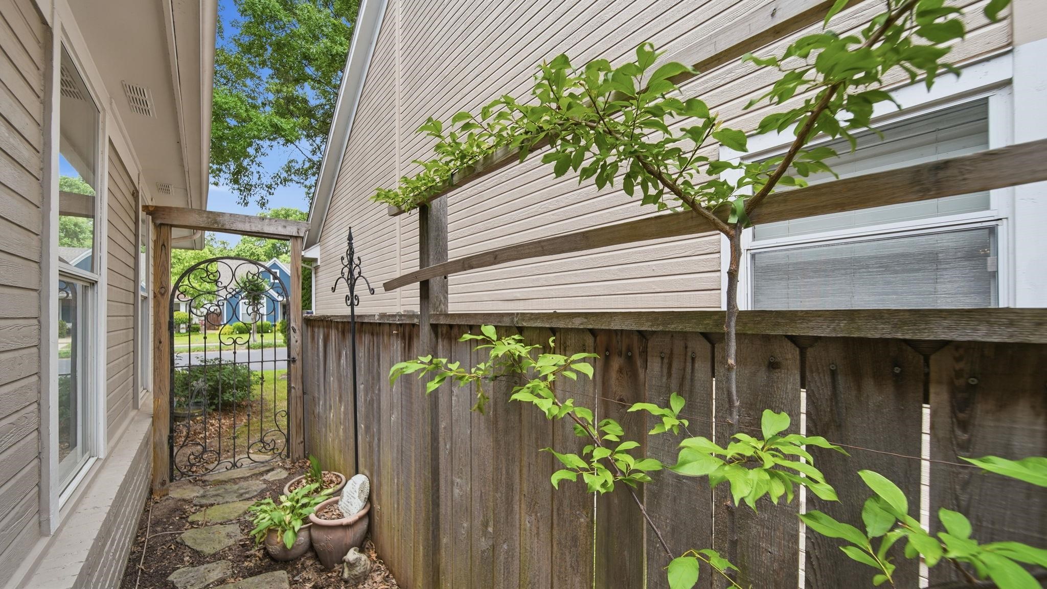 1164 Misty Isle Dr Property Photo 36