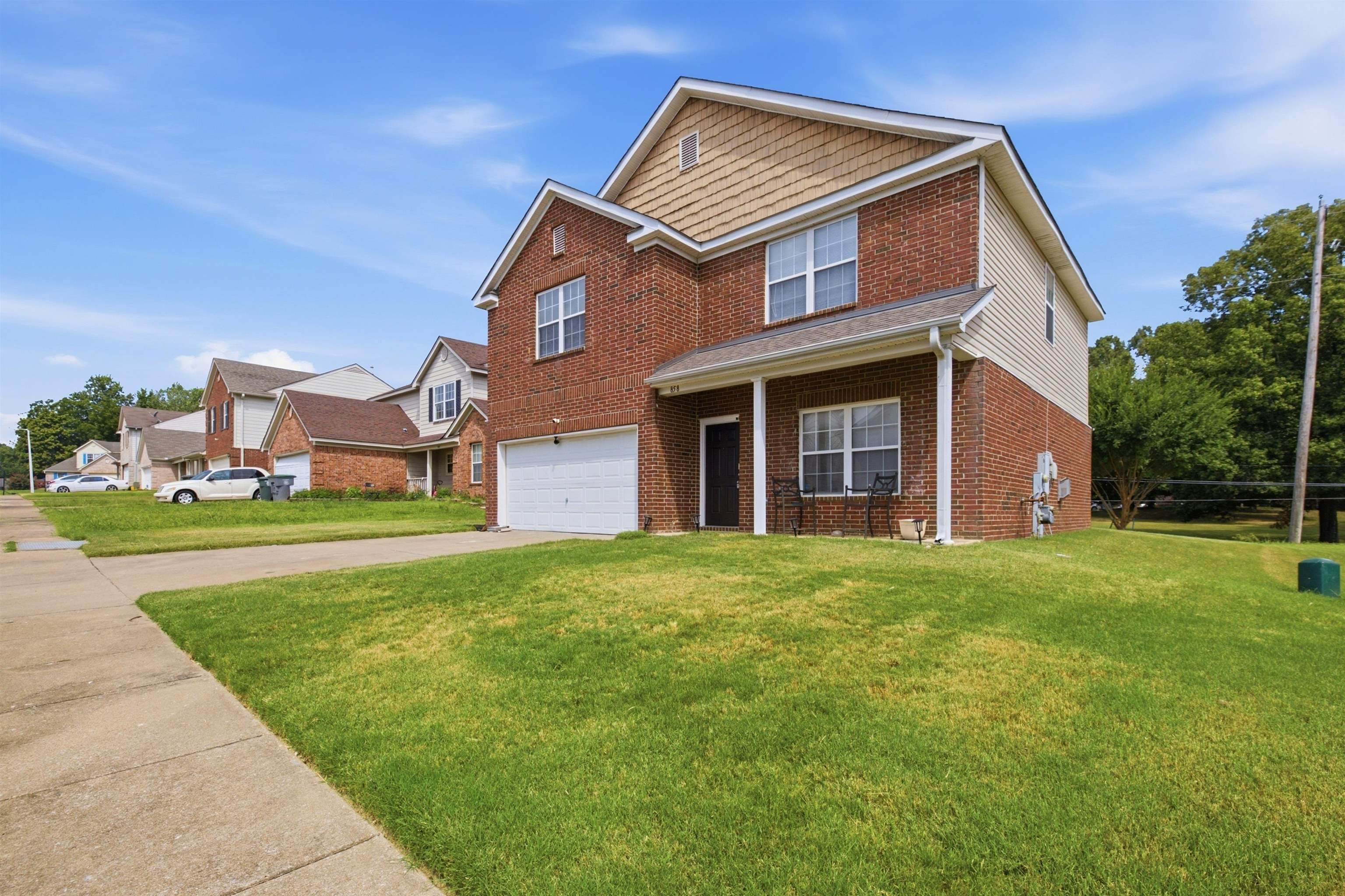 858 Crossfield Cv Property Photo 4