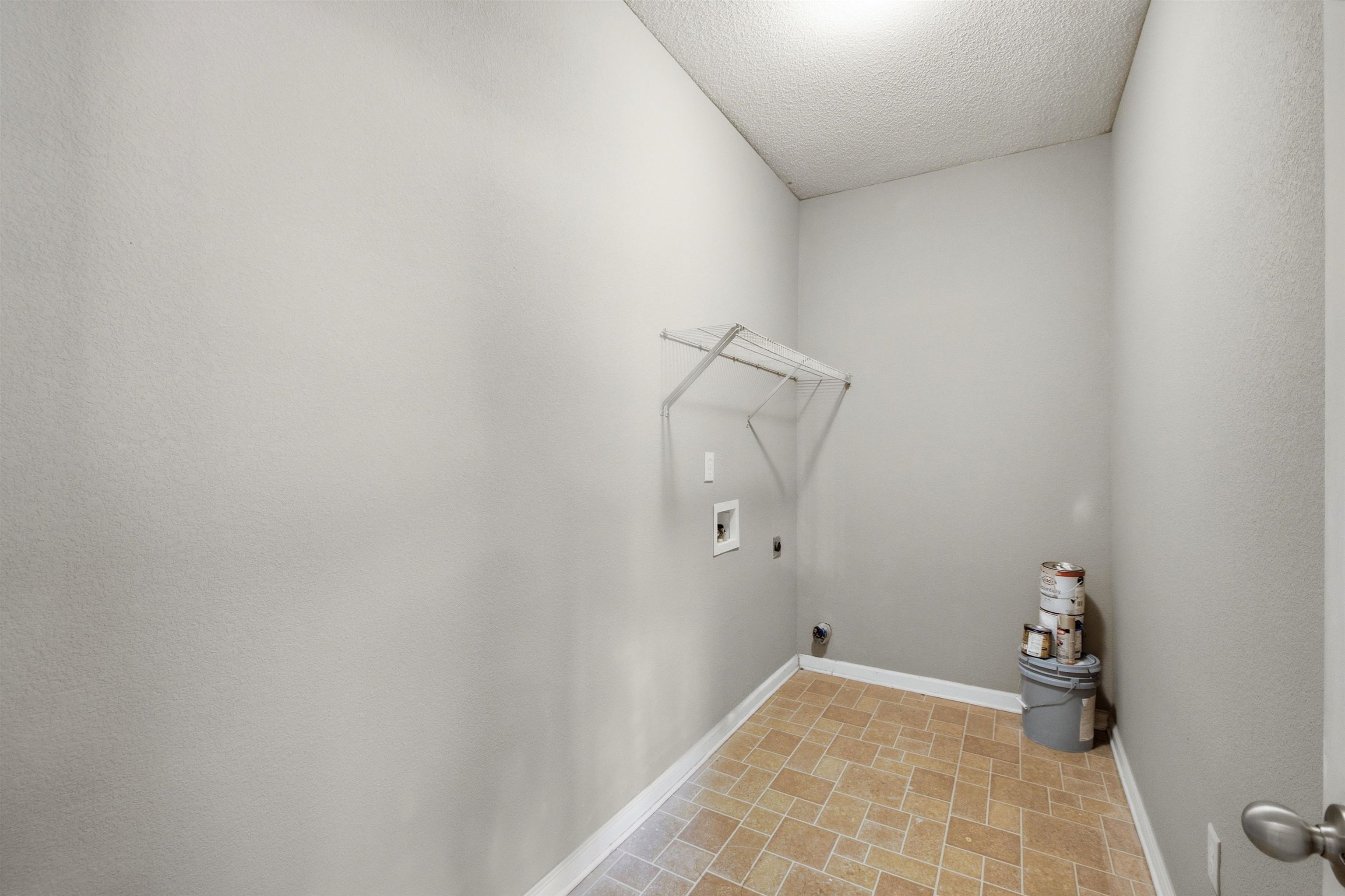 858 Crossfield Cv Property Photo 21