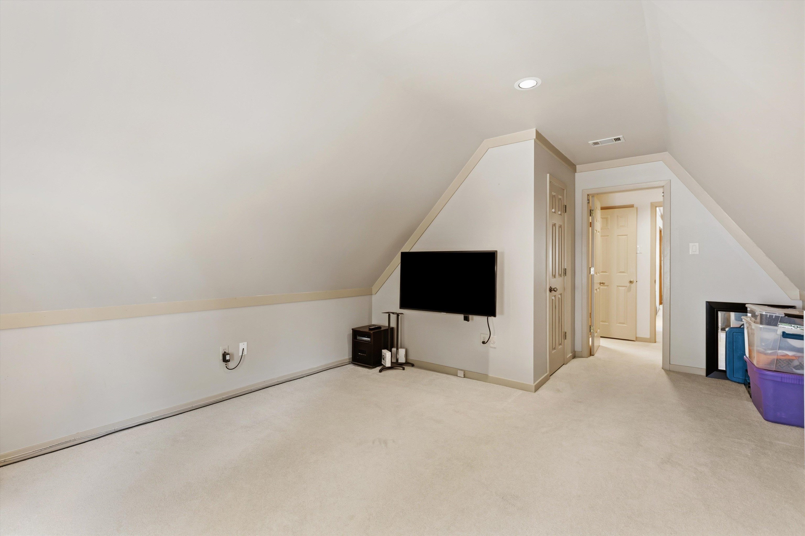 2480 Wishanger Cv Property Photo 18