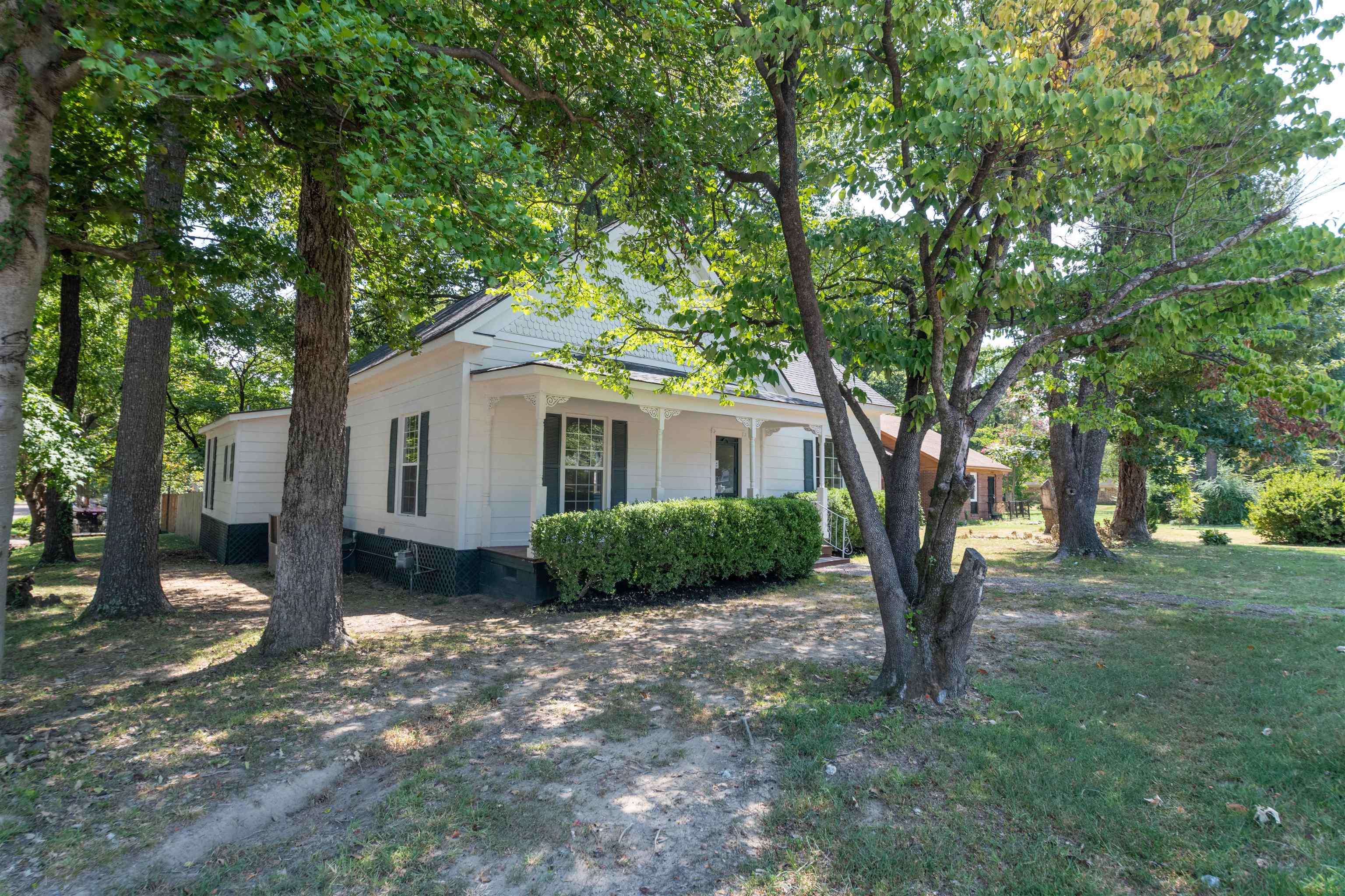 2978 Court St Property Photo 2