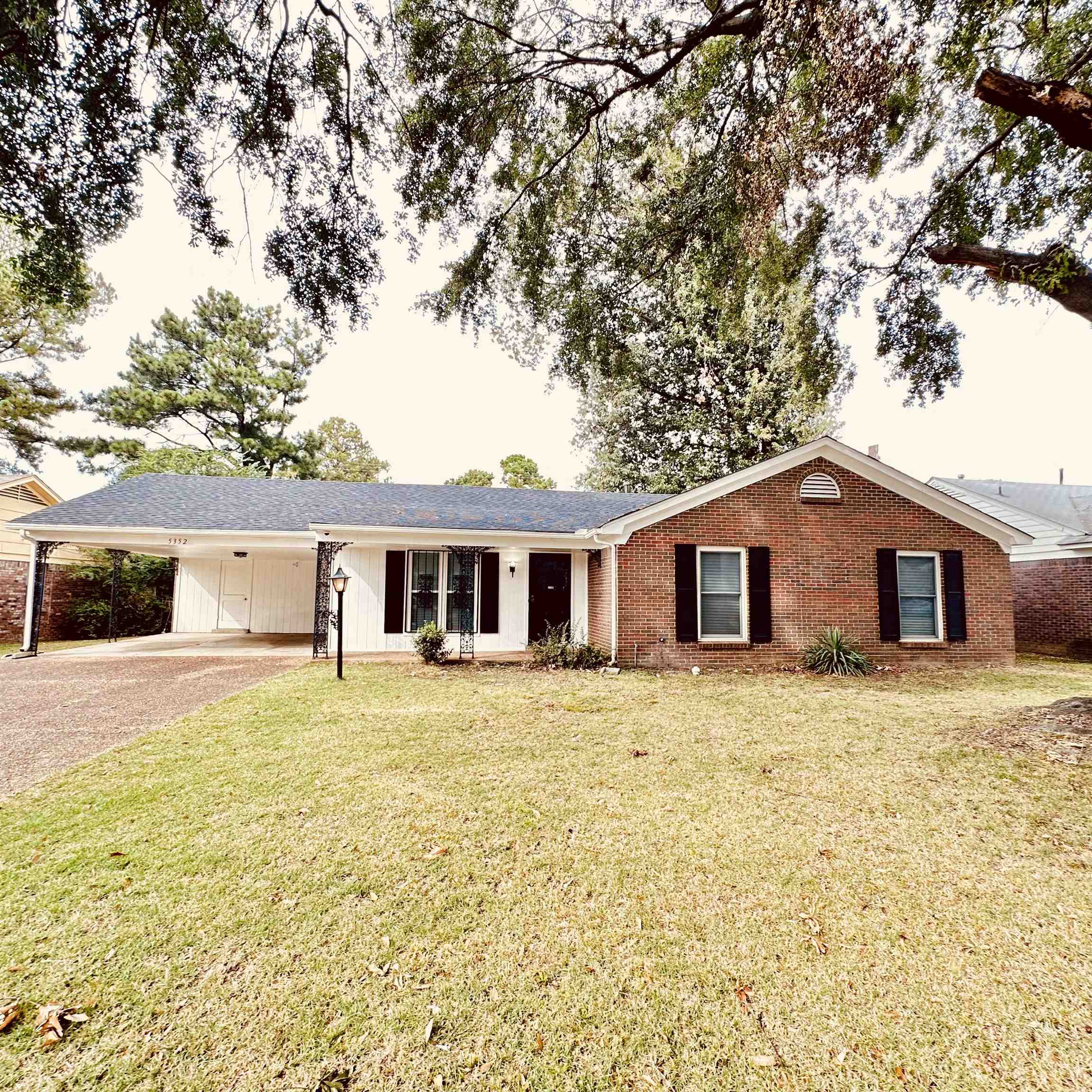 5352 HERITAGE AVE Property Photo 1