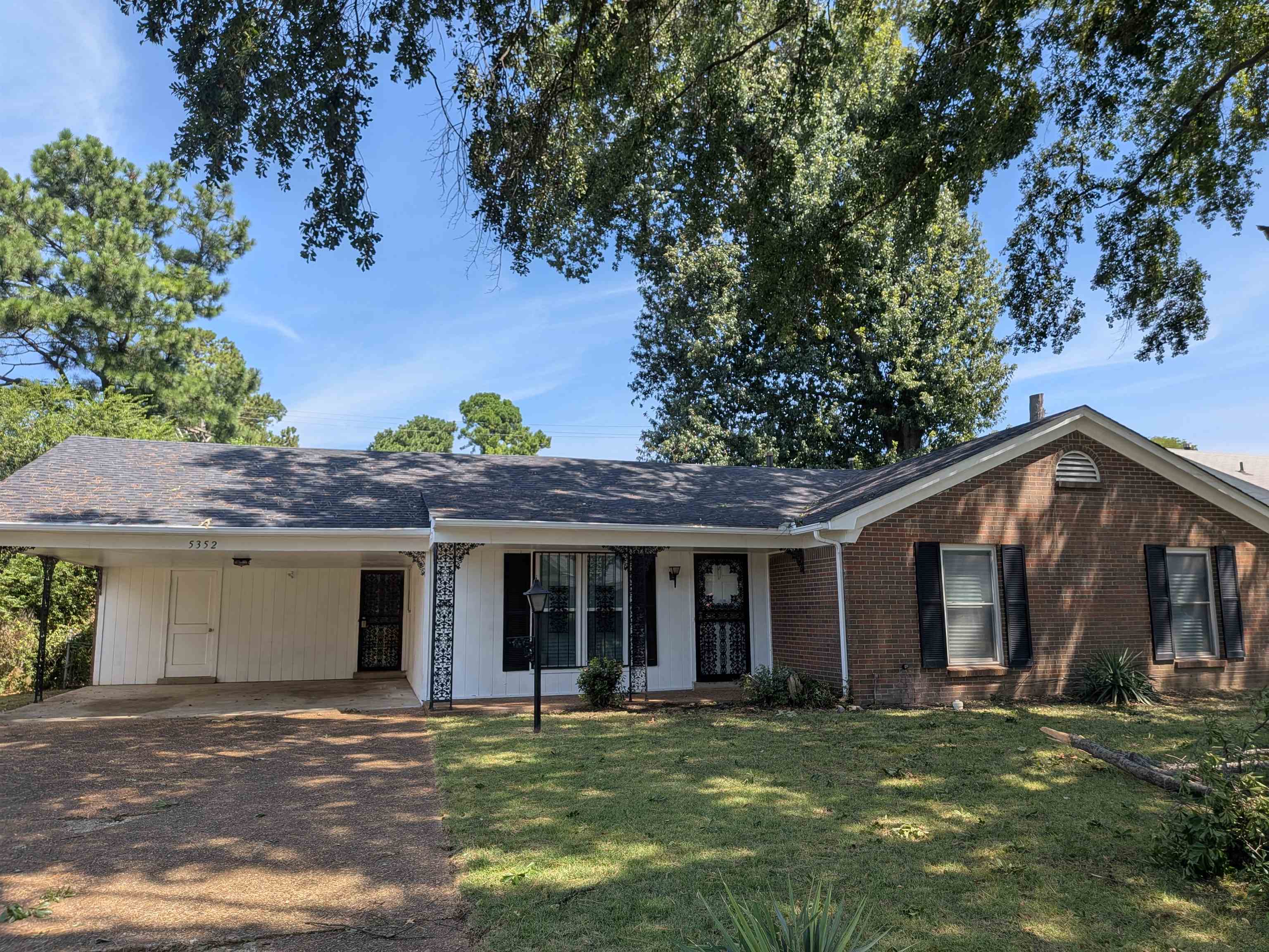 5352 HERITAGE DR Property Photo 1