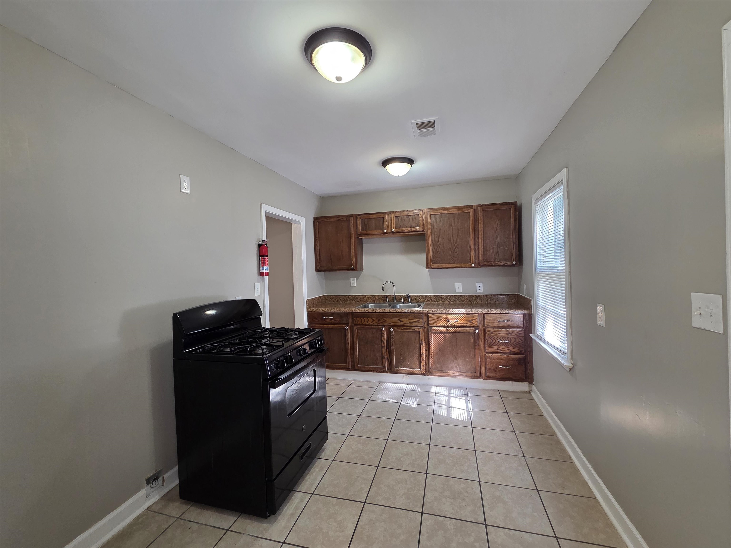 866 Homer St Property Photo 13