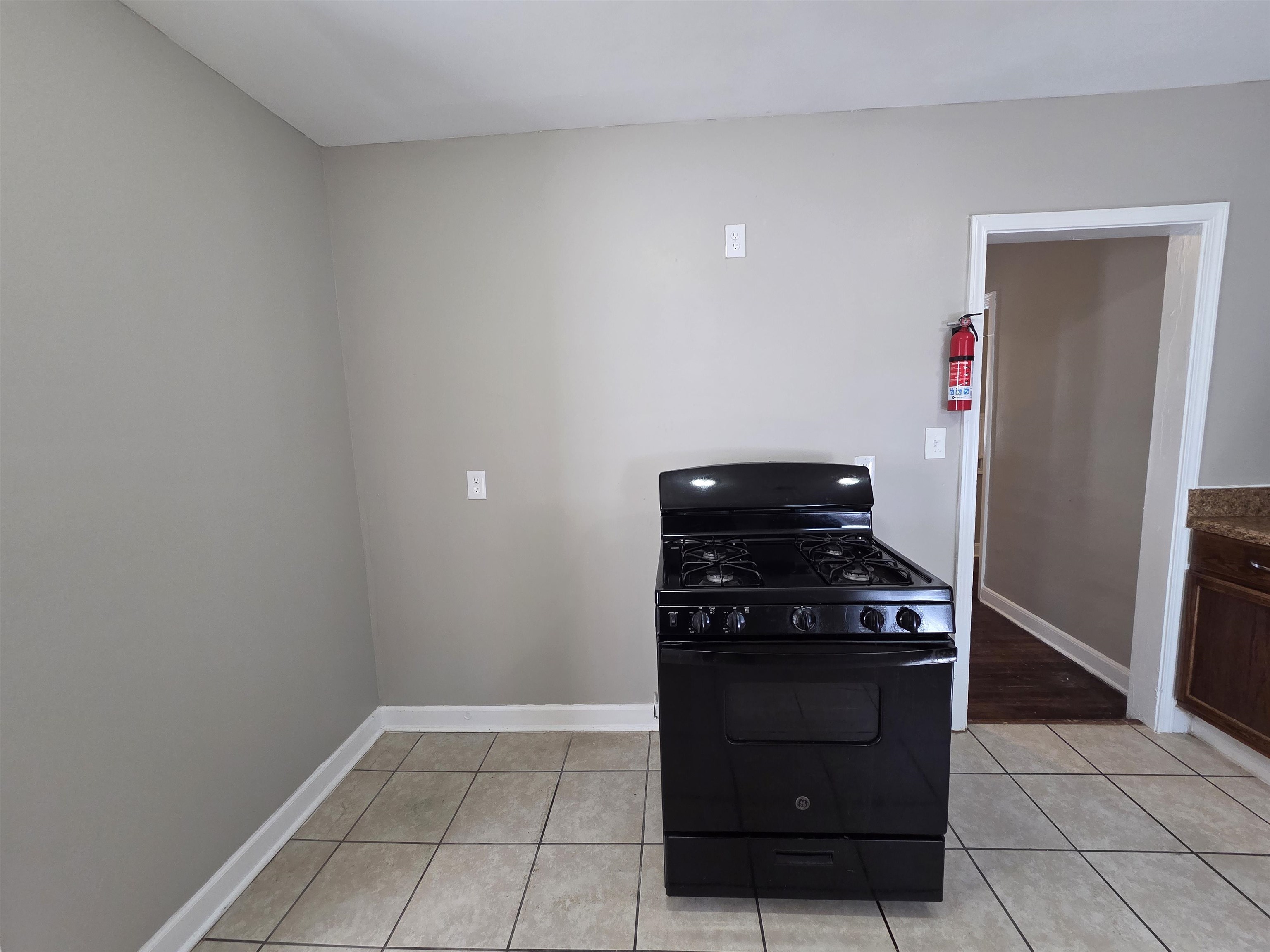 866 Homer St Property Photo 14