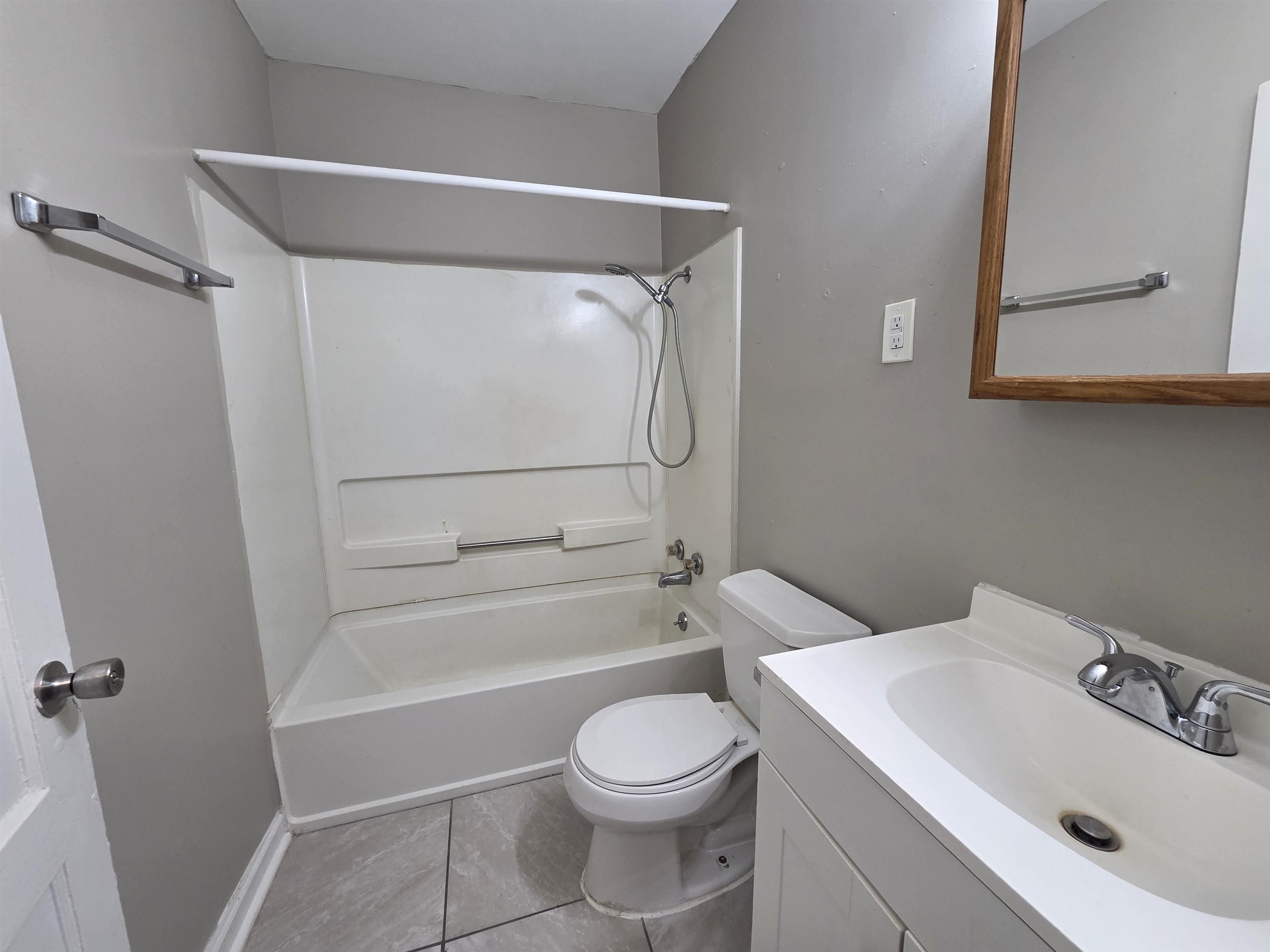 866 Homer St Property Photo 16