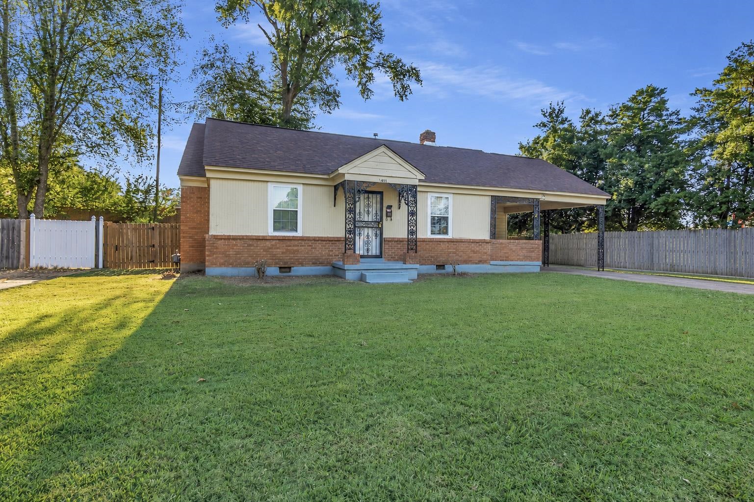 611 Waring Rd Property Photo 2