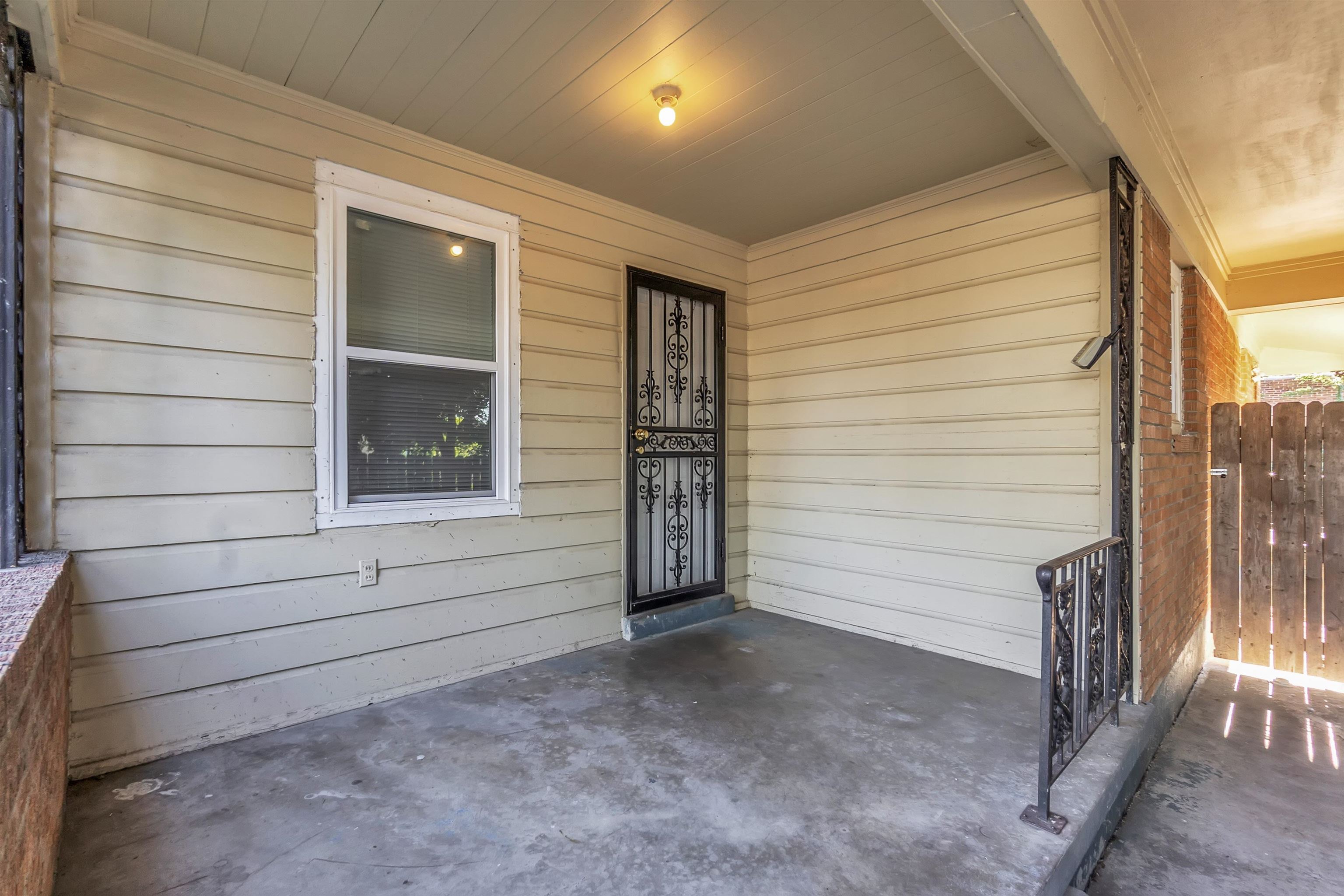 611 Waring Rd Property Photo 3
