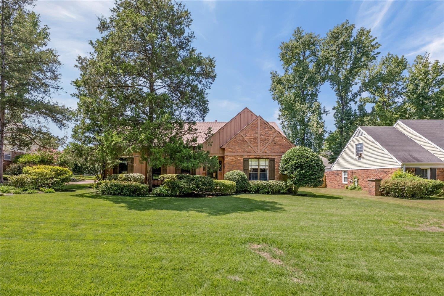 1659 Tamarack Ln Property Photo 2