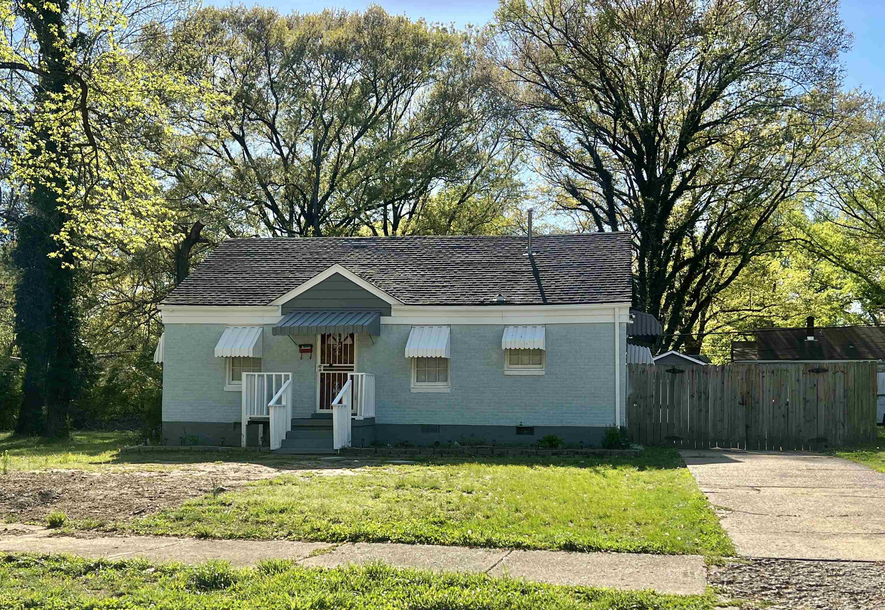 1515 HOPE ST Property Photo 1
