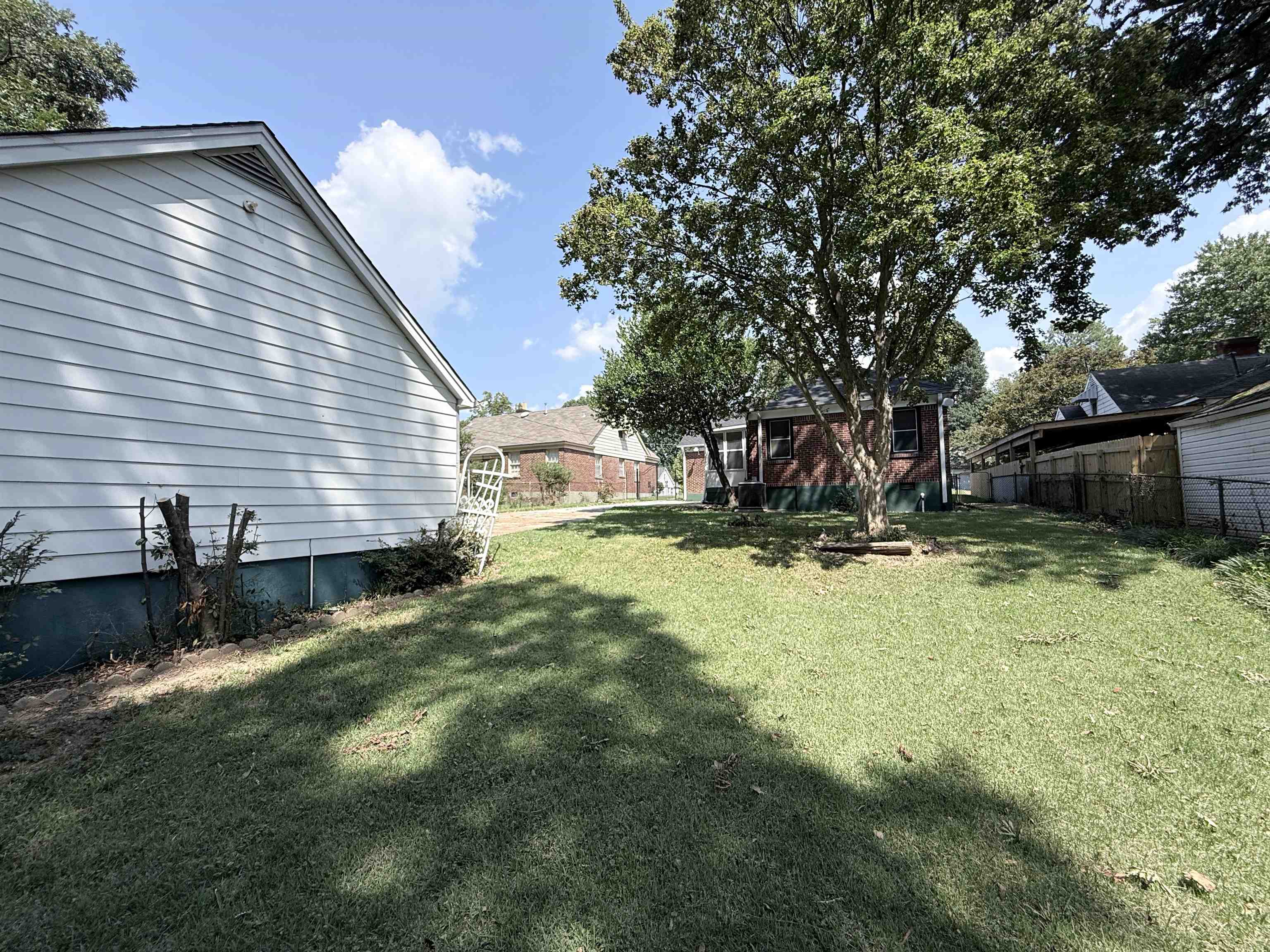 237 E Edwin Cir Property Photo 9