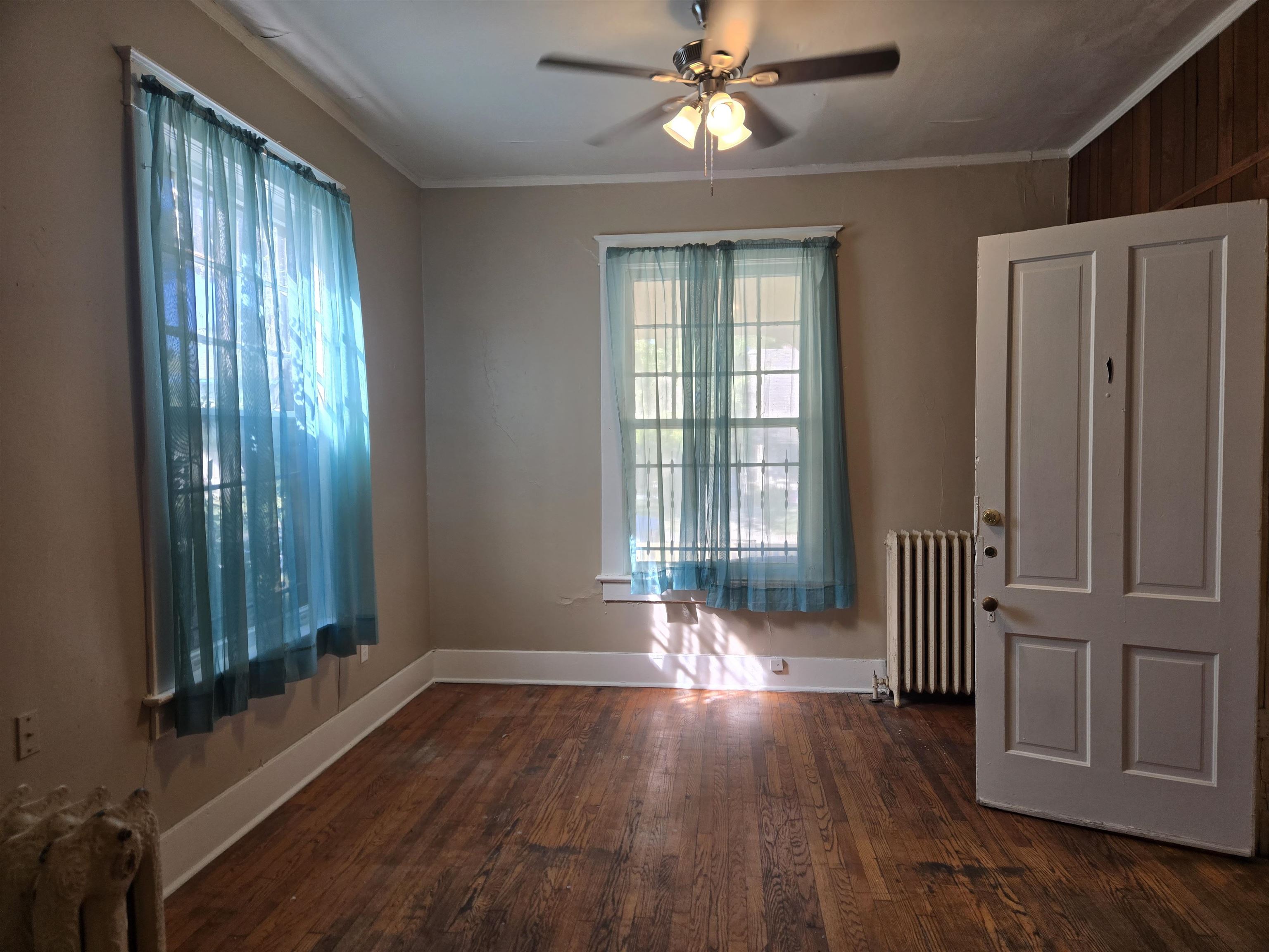 1239 Agnes Pl Property Photo 3