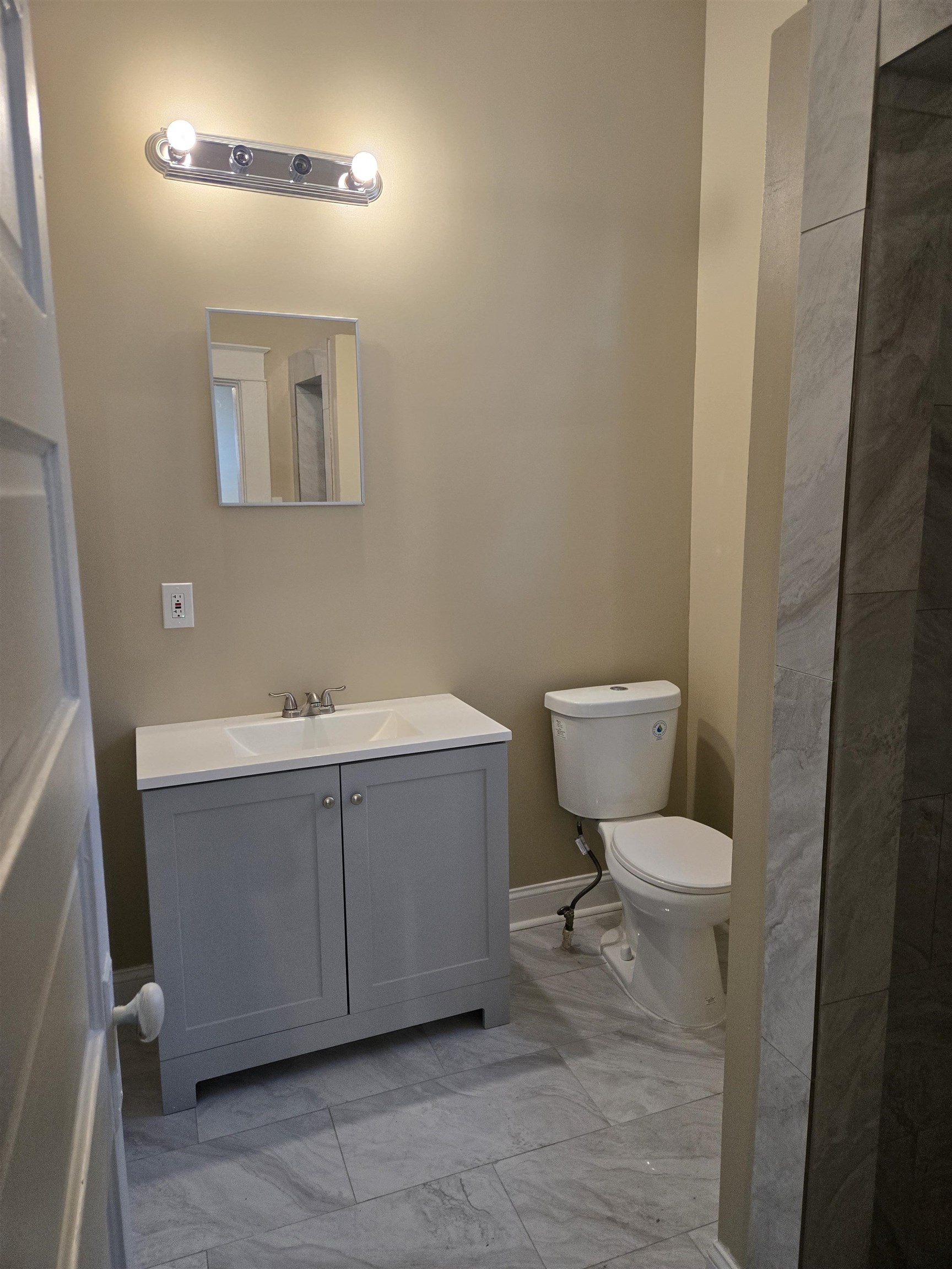 1239 Agnes Pl Property Photo 5