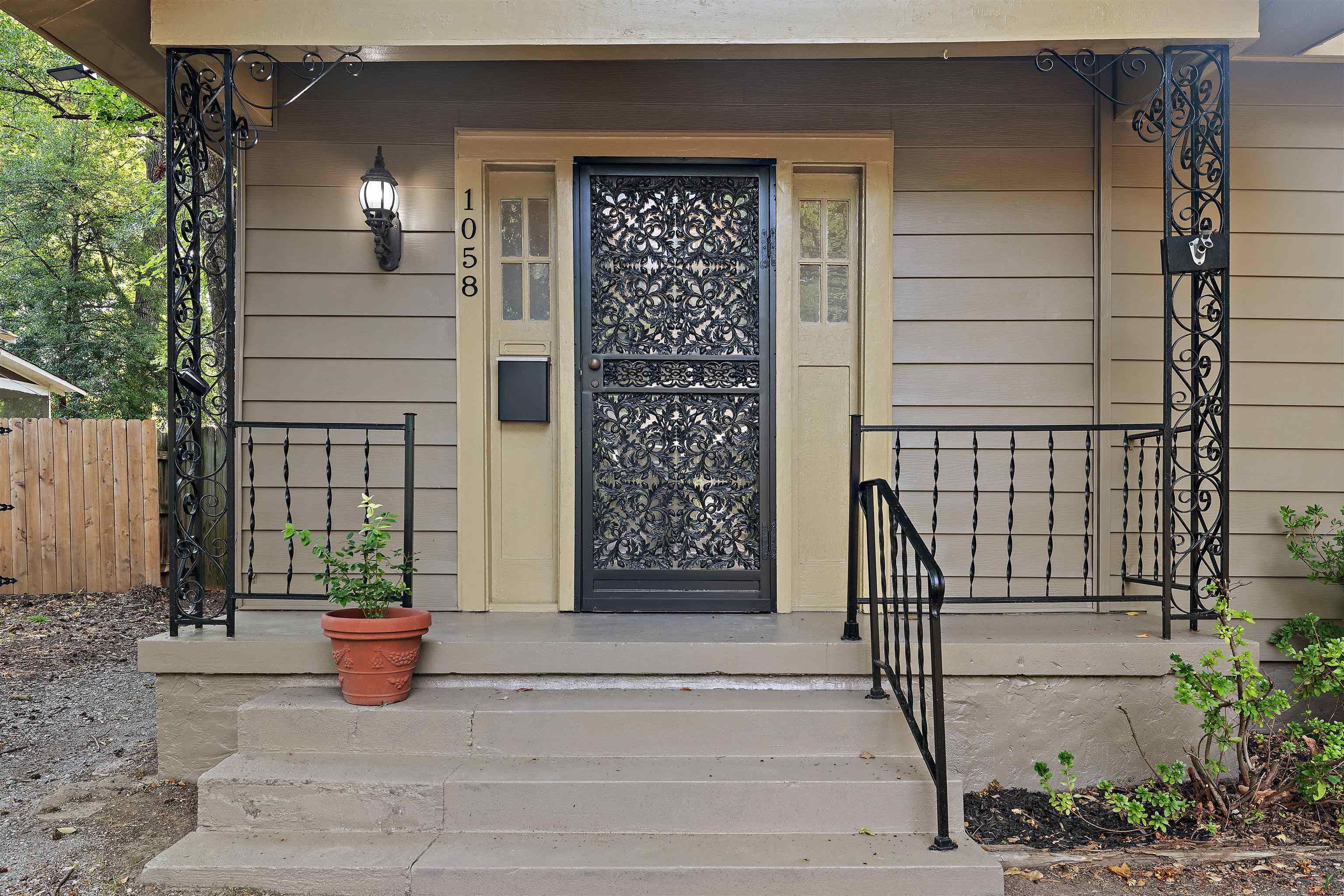 1058 Fleece St Property Photo 2