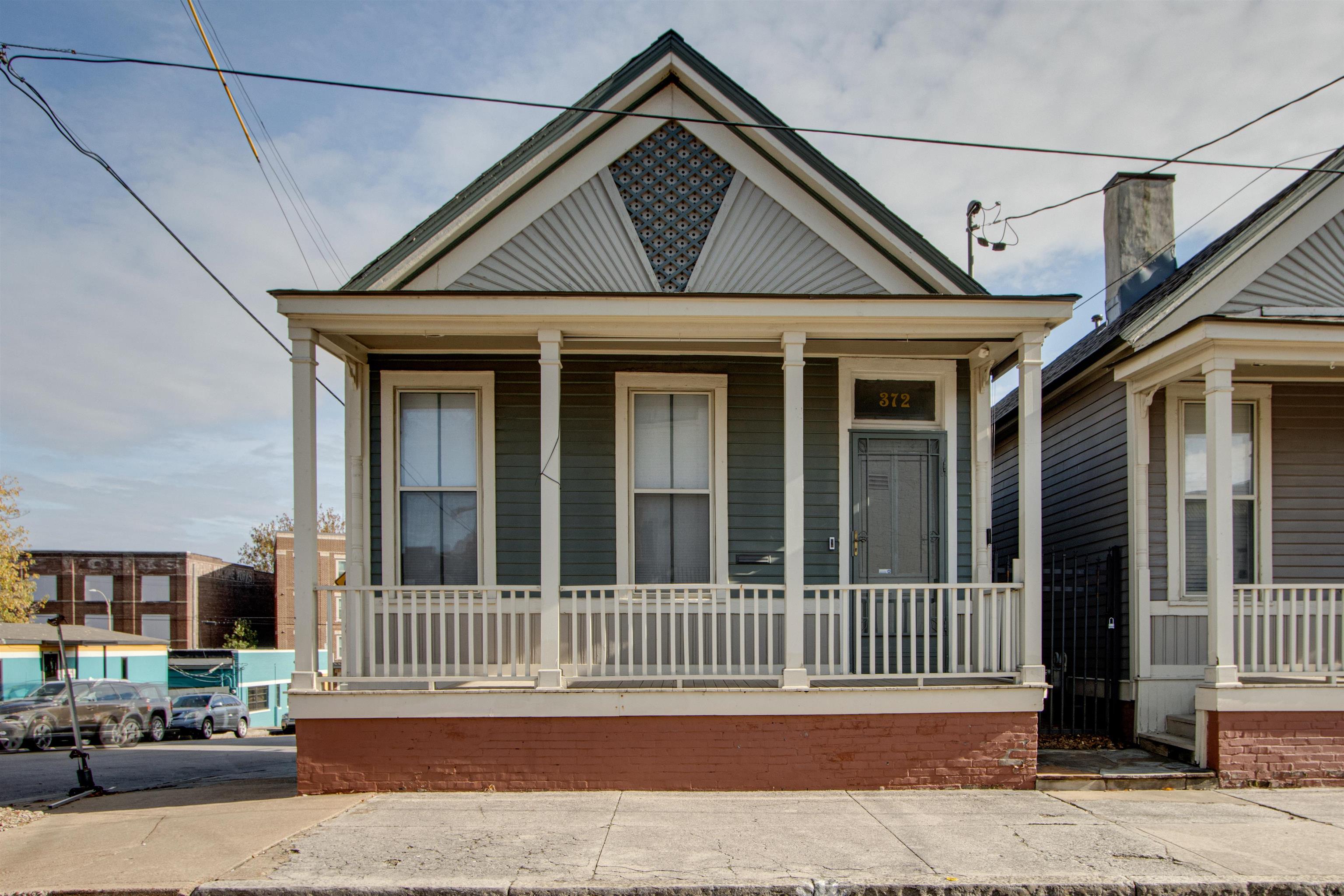 372 MULBERRY ST Property Photo 1