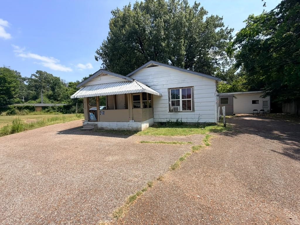 2928 Overton Crossing Rd Property Photo 1