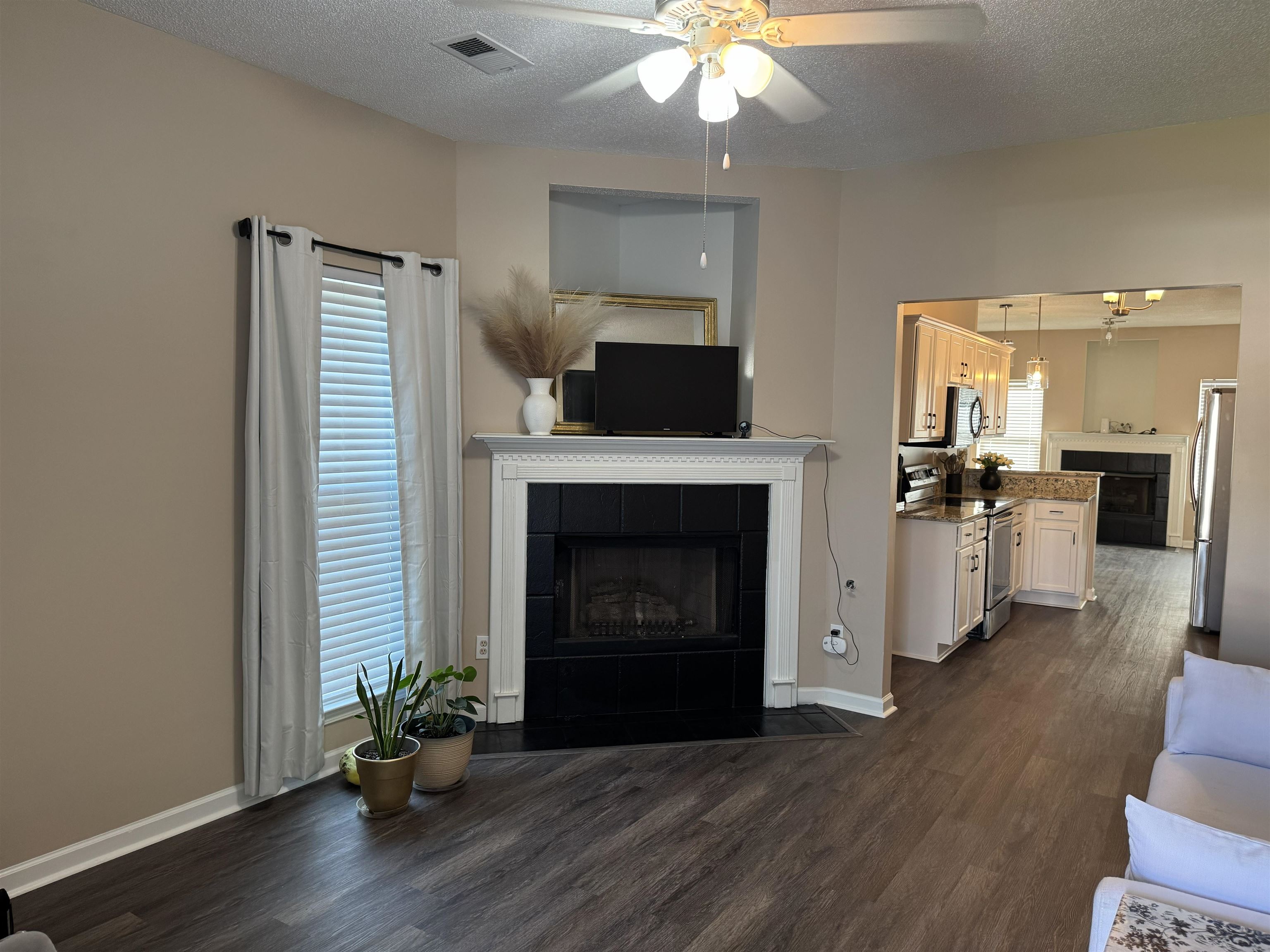 7758 Wolf Hollow Dr Property Photo 2