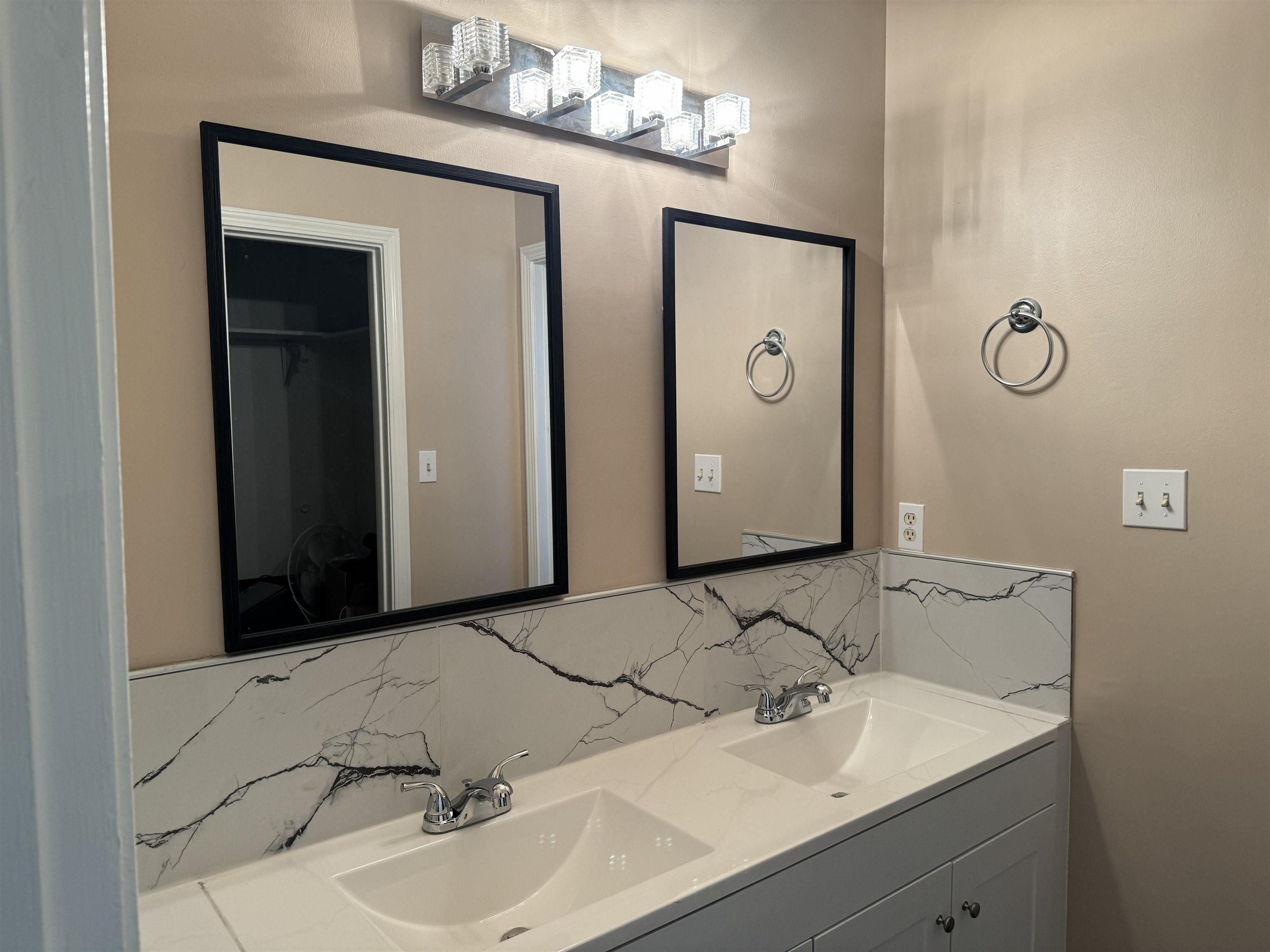 7758 Wolf Hollow Dr Property Photo 7