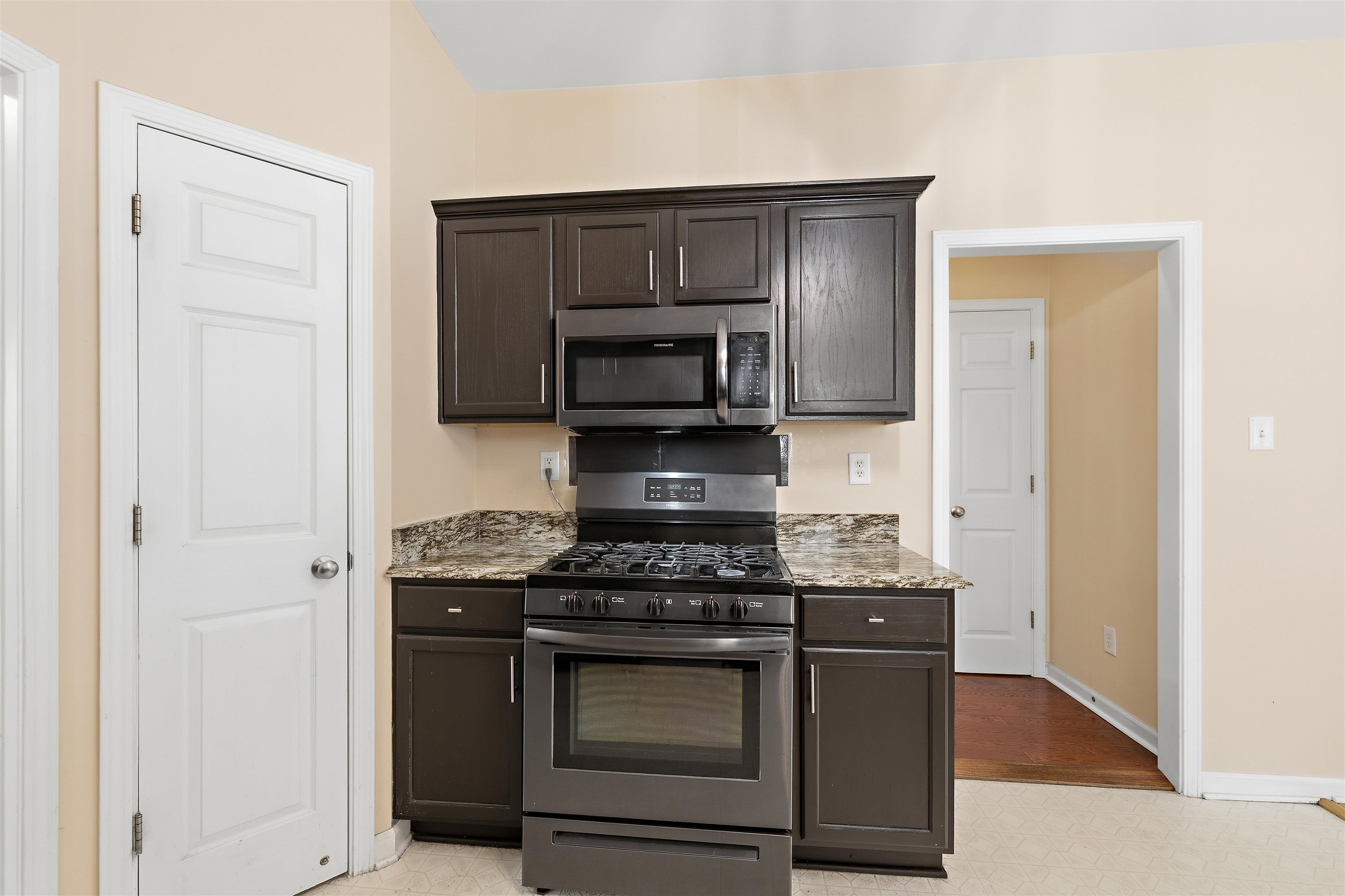 1183 Harbor River Dr Property Photo 4