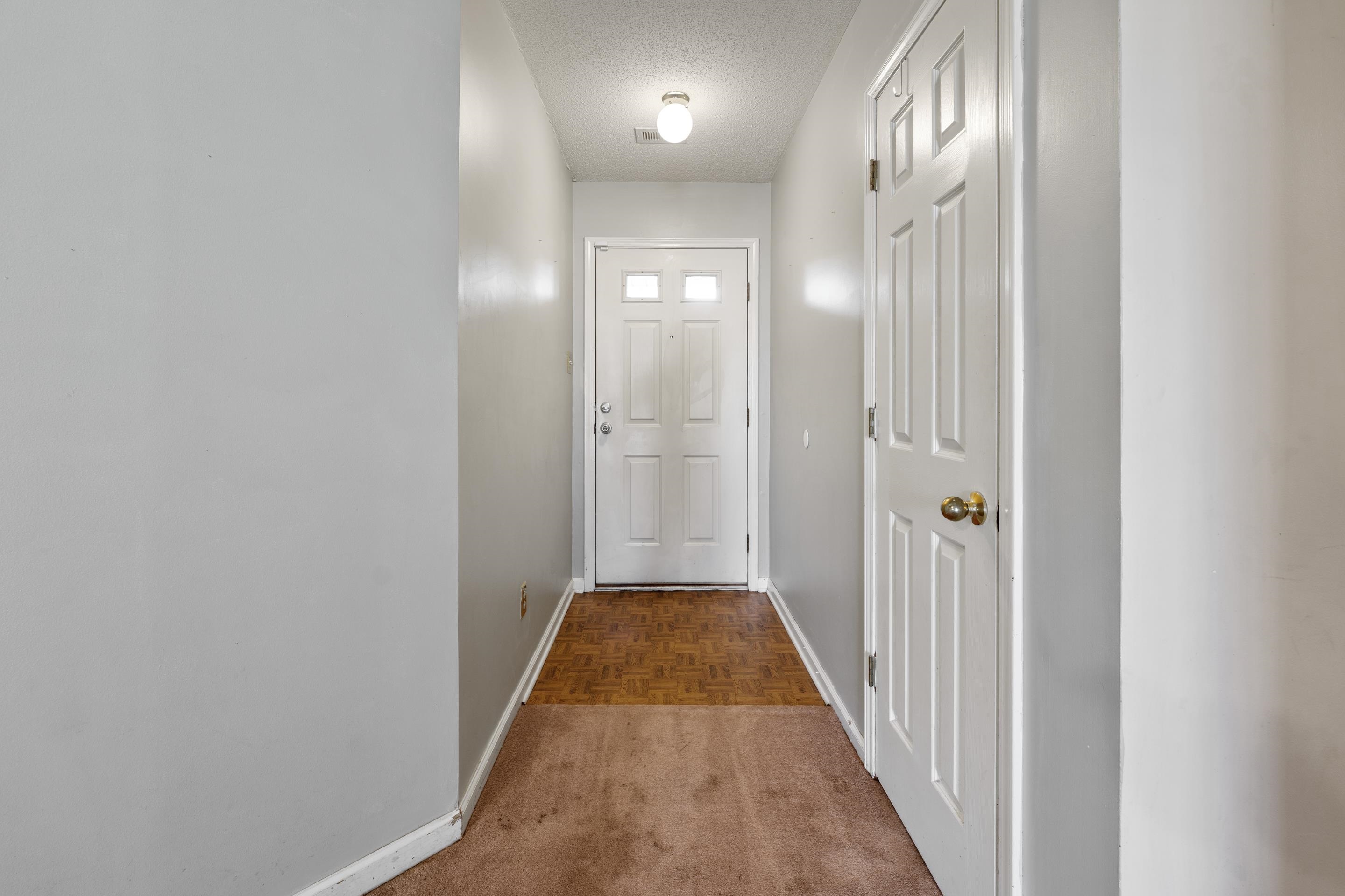 2621 Sunbury Cir Property Photo 4