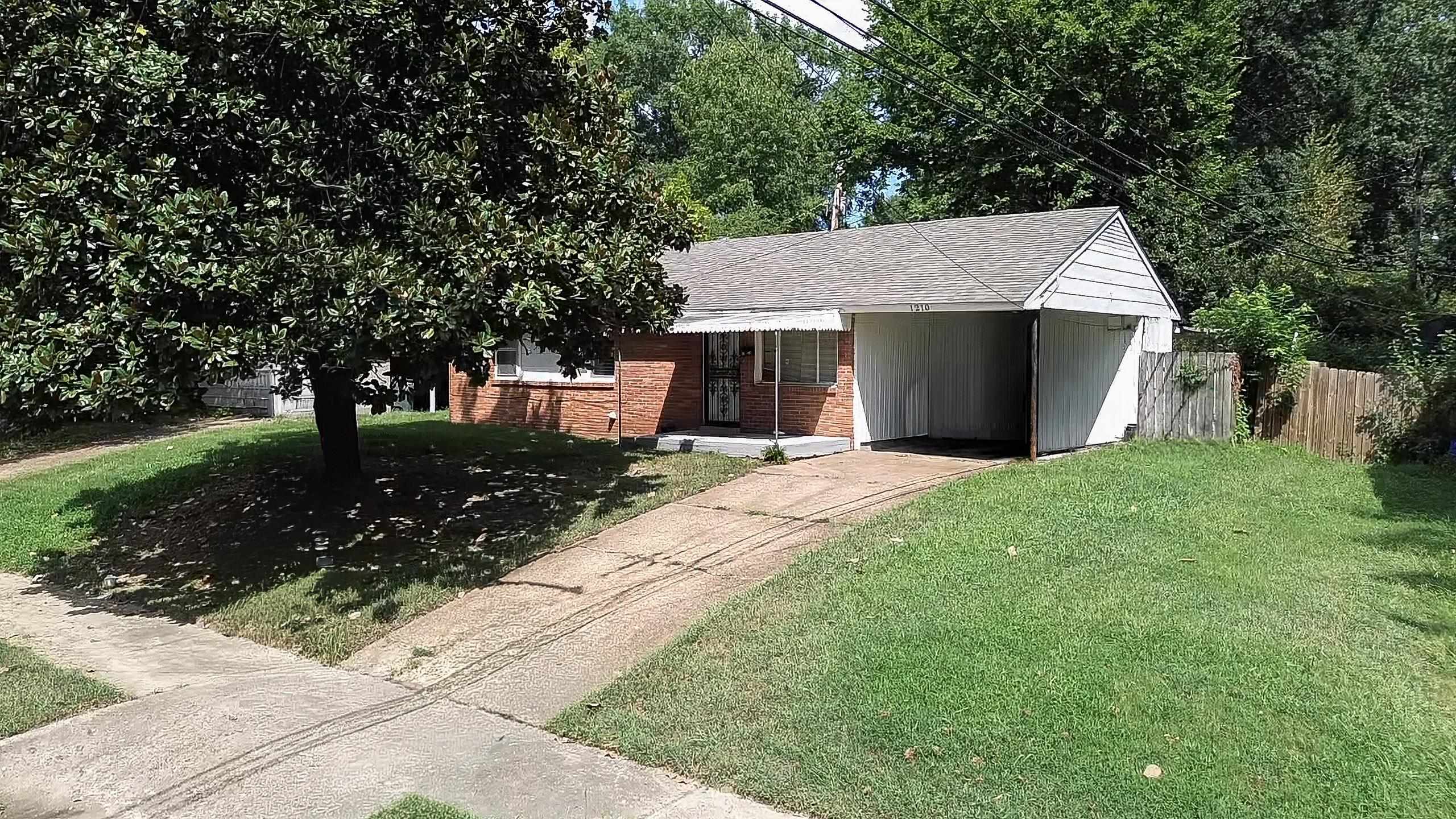 1210 DOGWOOD DR Property Photo 1