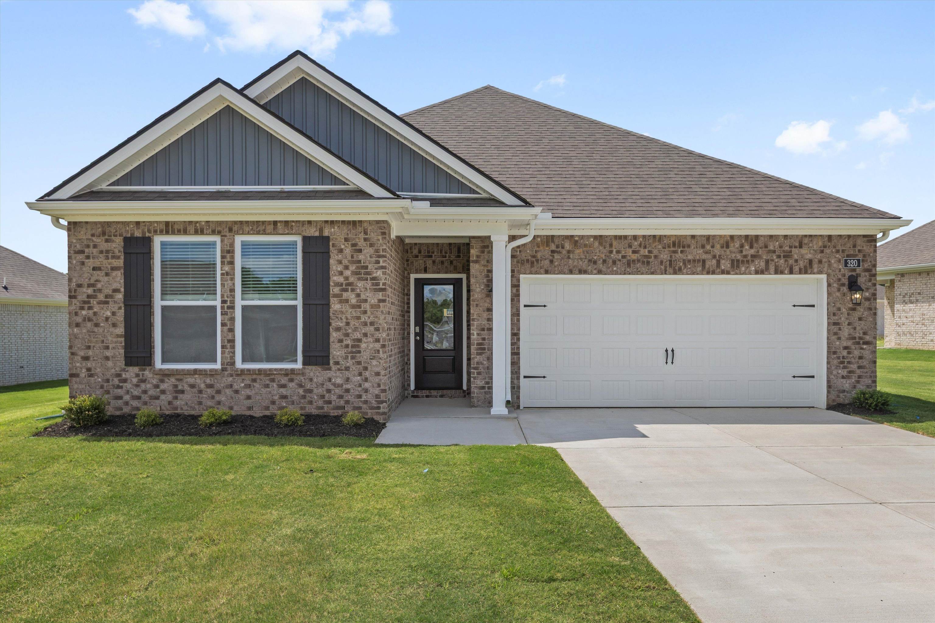 320 WINDEMERE LOOP Property Photo 1