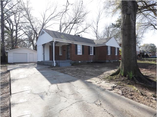 1180 Russwood Rd Property Photo 3