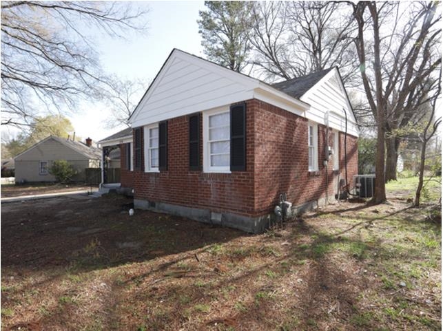 1180 Russwood Rd Property Photo 4