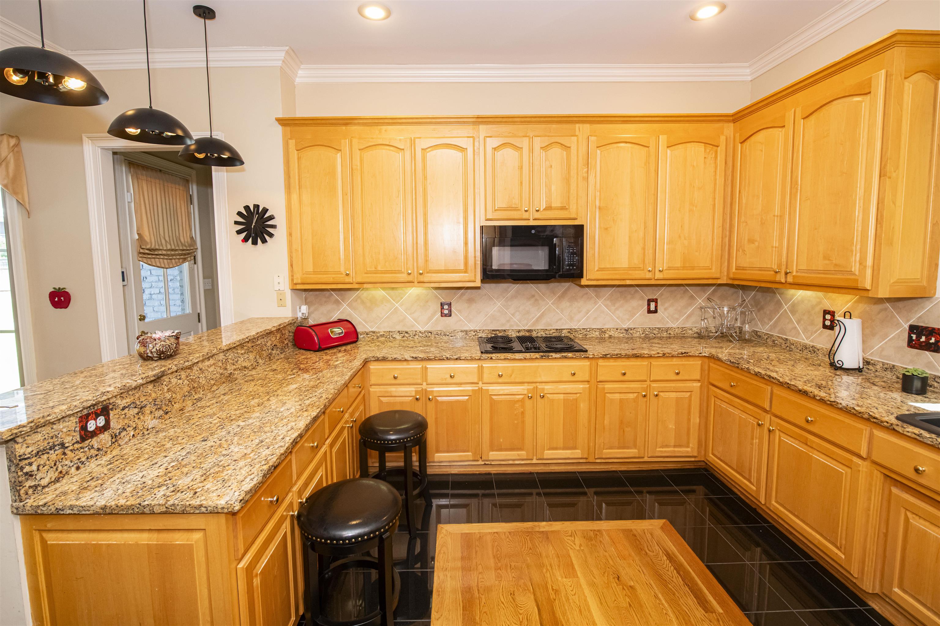 100 Founders Ln Property Photo 8