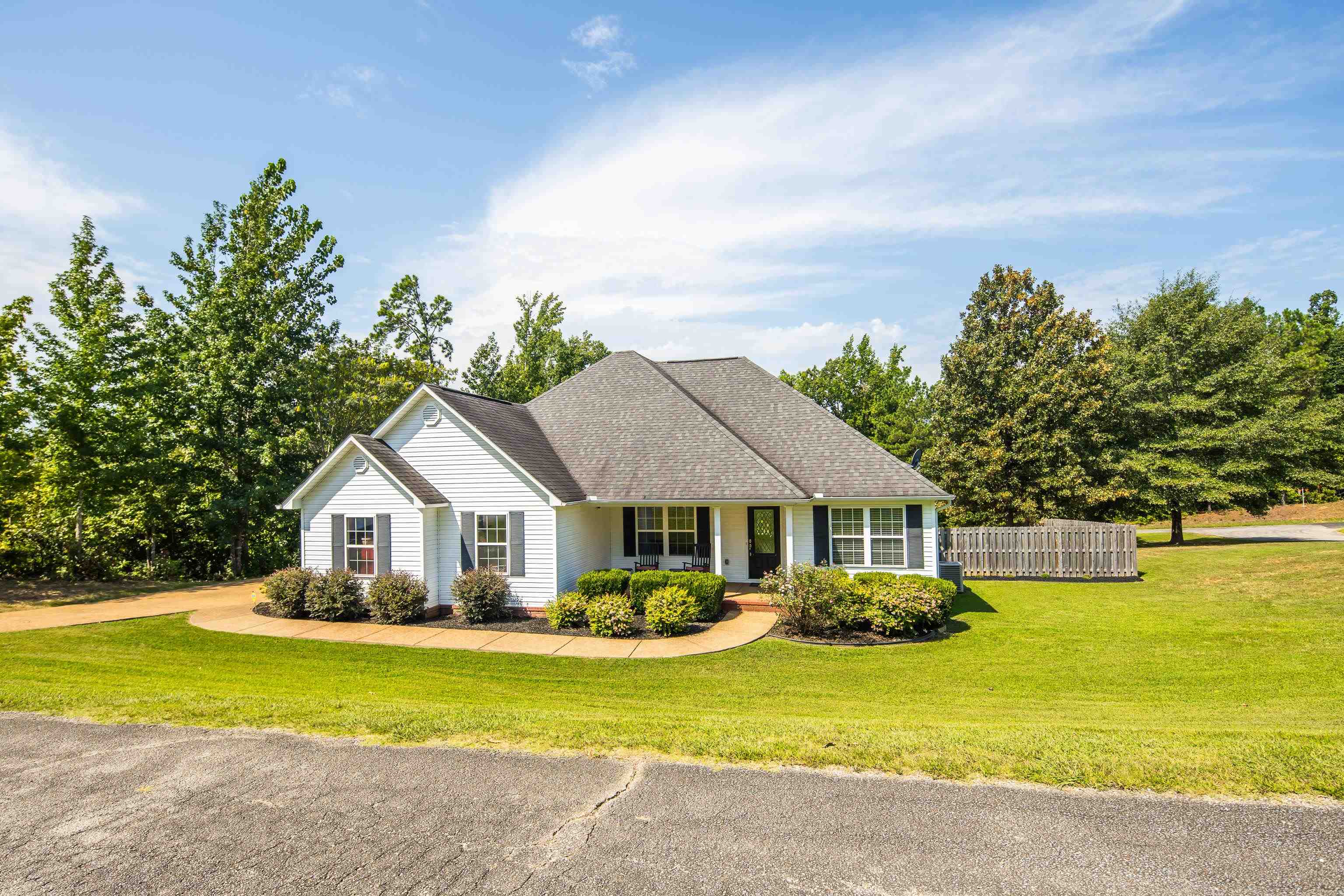 405 Persimmon Ln Property Photo 1