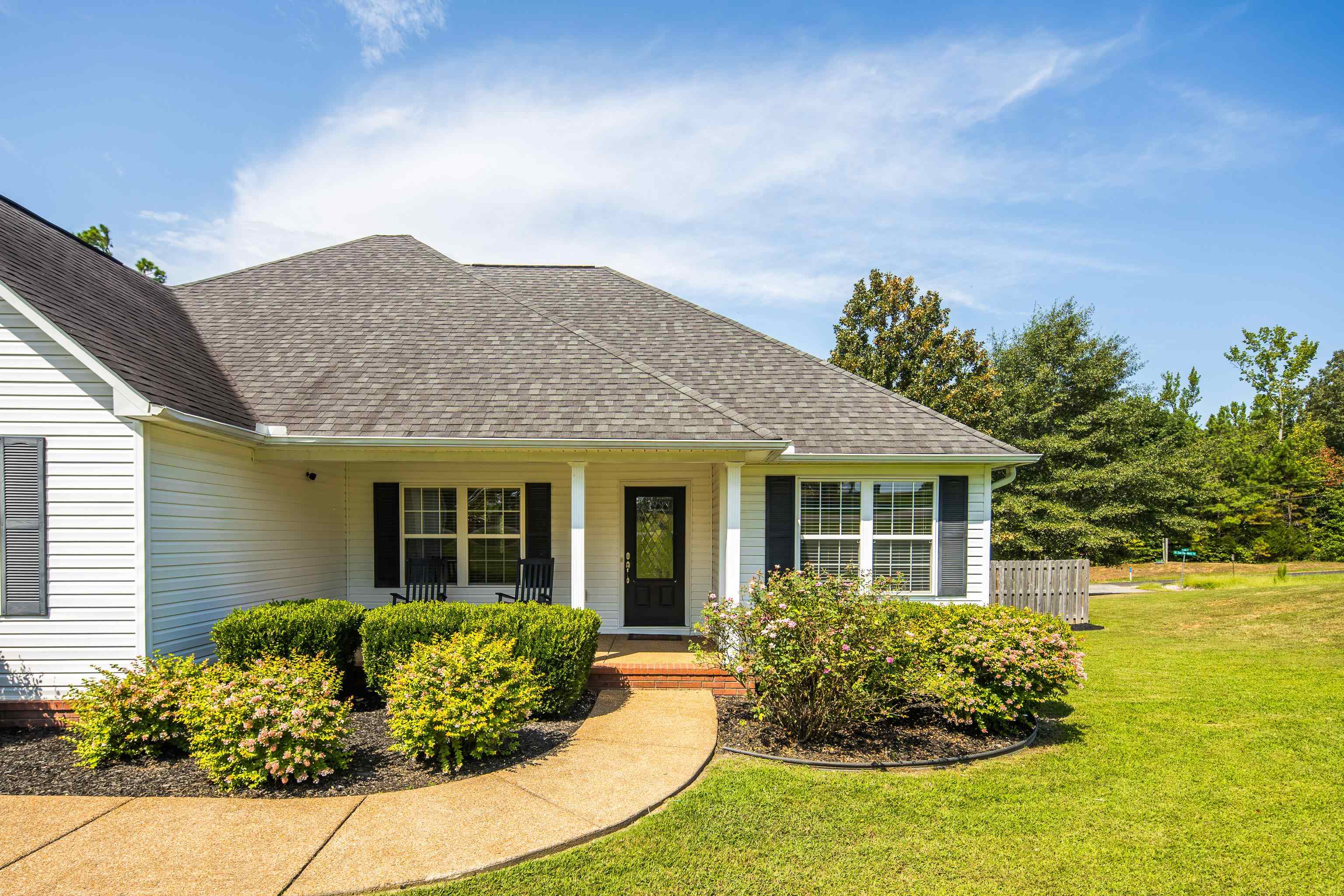 405 Persimmon Ln Property Photo 6