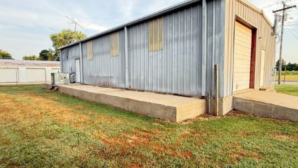 140 Halliburton Ave Property Photo 4